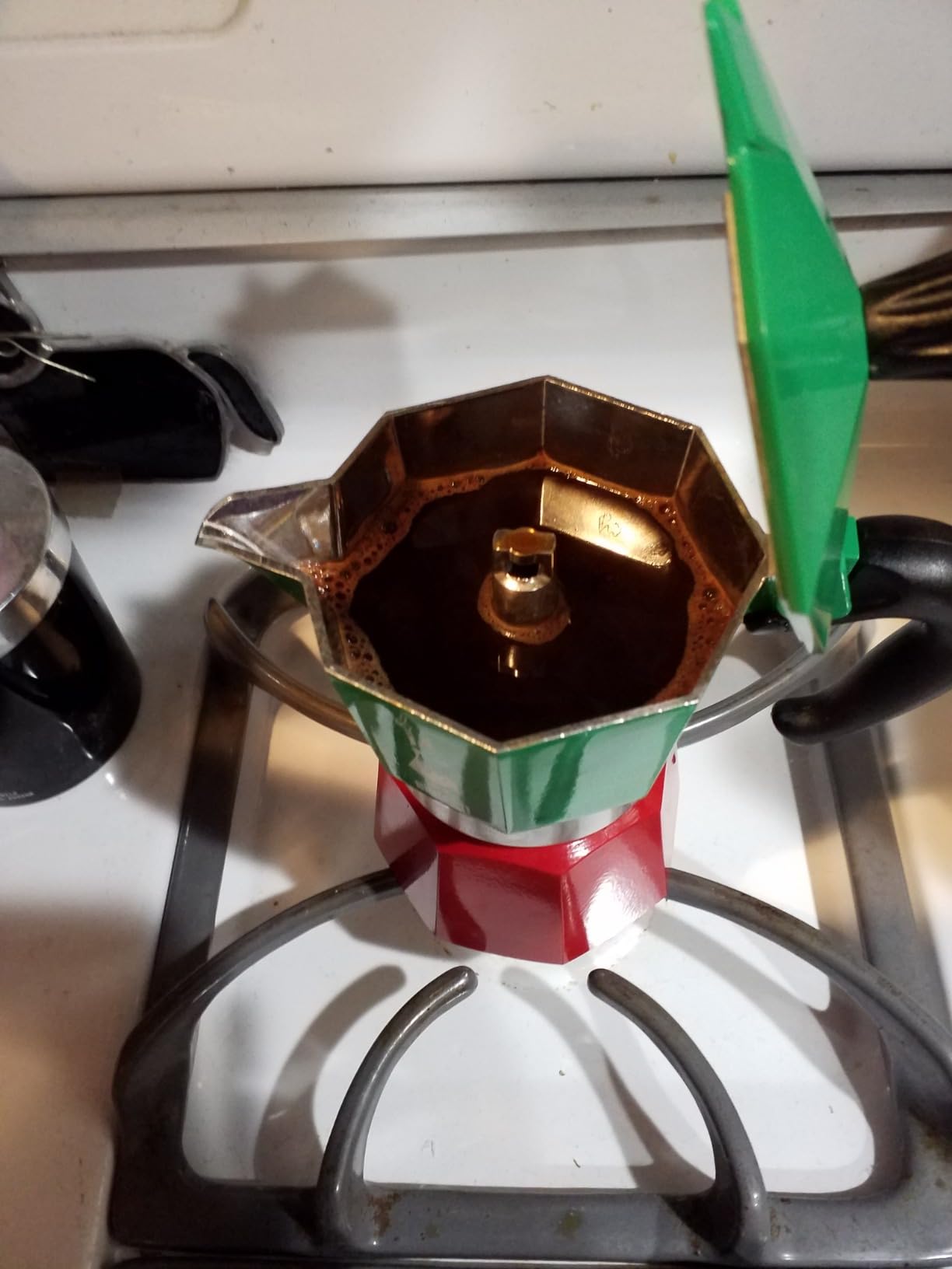 Bialetti Moka Express Iconic Italian Stovetop Espresso Maker (Natural Silver, 6 Cups) customer photo 2