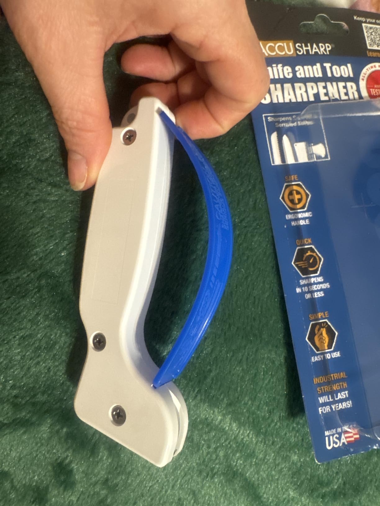 AccuSharp Knife Sharpener, Ergonomic Comfortable Handle, Compact & Easy to Use, Restore and Hone Straight & Serrated Knives, White customer photo 1