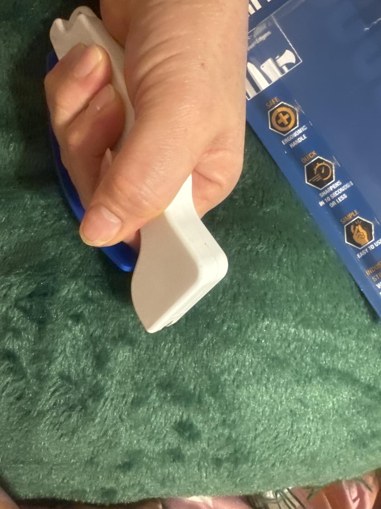 AccuSharp Knife Sharpener, Ergonomic Comfortable Handle, Compact & Easy to Use, Restore and Hone Straight & Serrated Knives, White customer photo 2