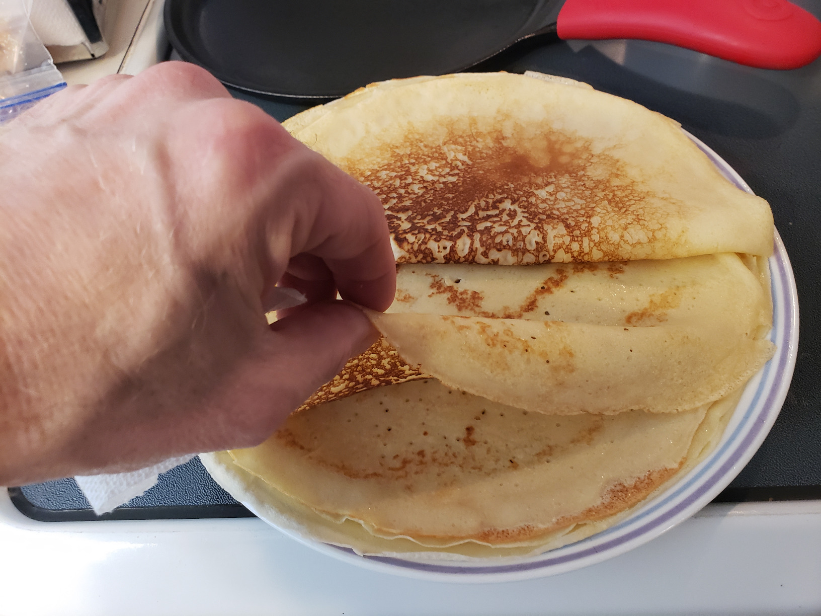 Lodge Round Seasoned Cast Iron Griddle - 10.5 Inches customer photo 1