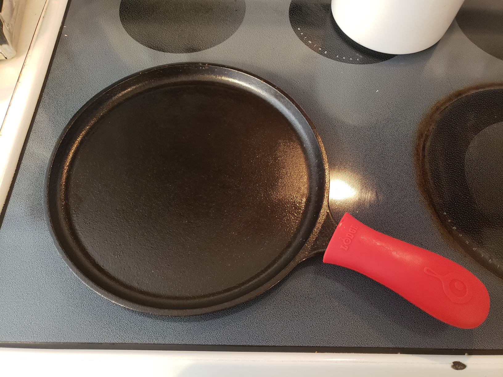 Lodge Round Seasoned Cast Iron Griddle - 10.5 Inches, Pre-Seasoned, PFAS-Free customer photo 2