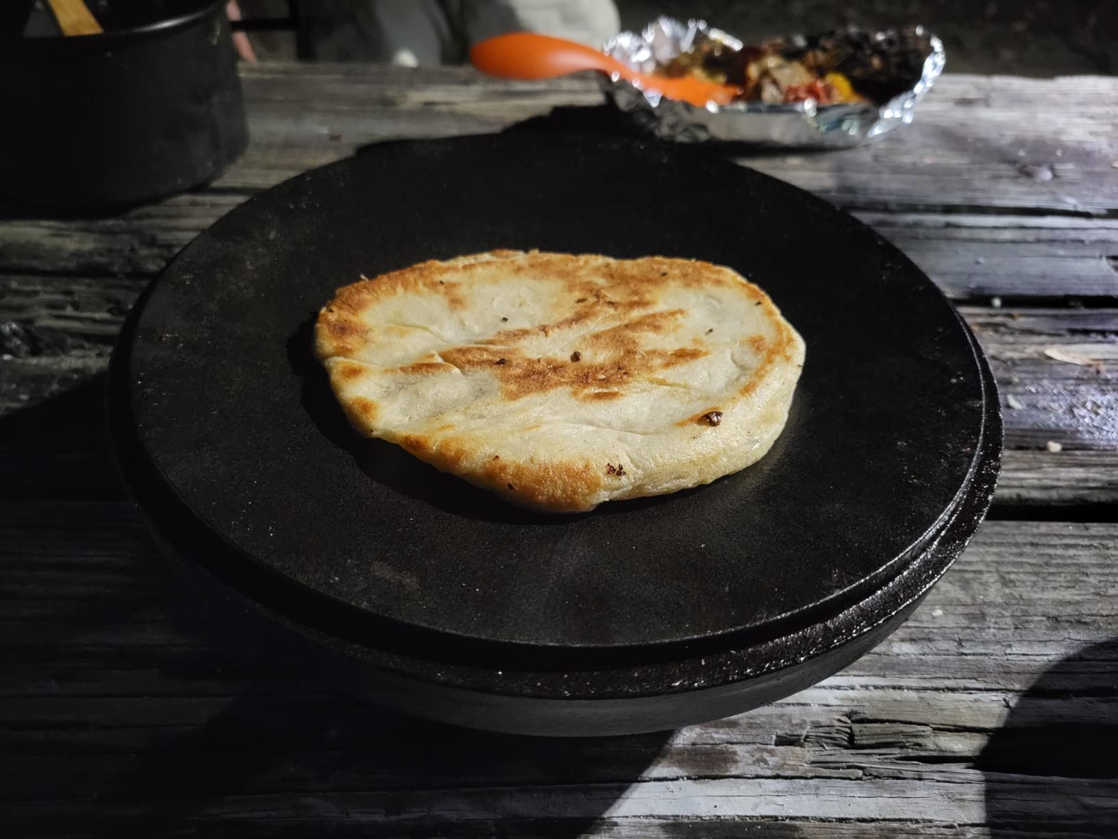 Lodge 4 Quart Pre-Seasoned Cast Iron Camp Dutch Oven with Lid - Dual Handles - Use in the Oven, on the Stove, on the Grill or over the Campfire - Black customer photo 2