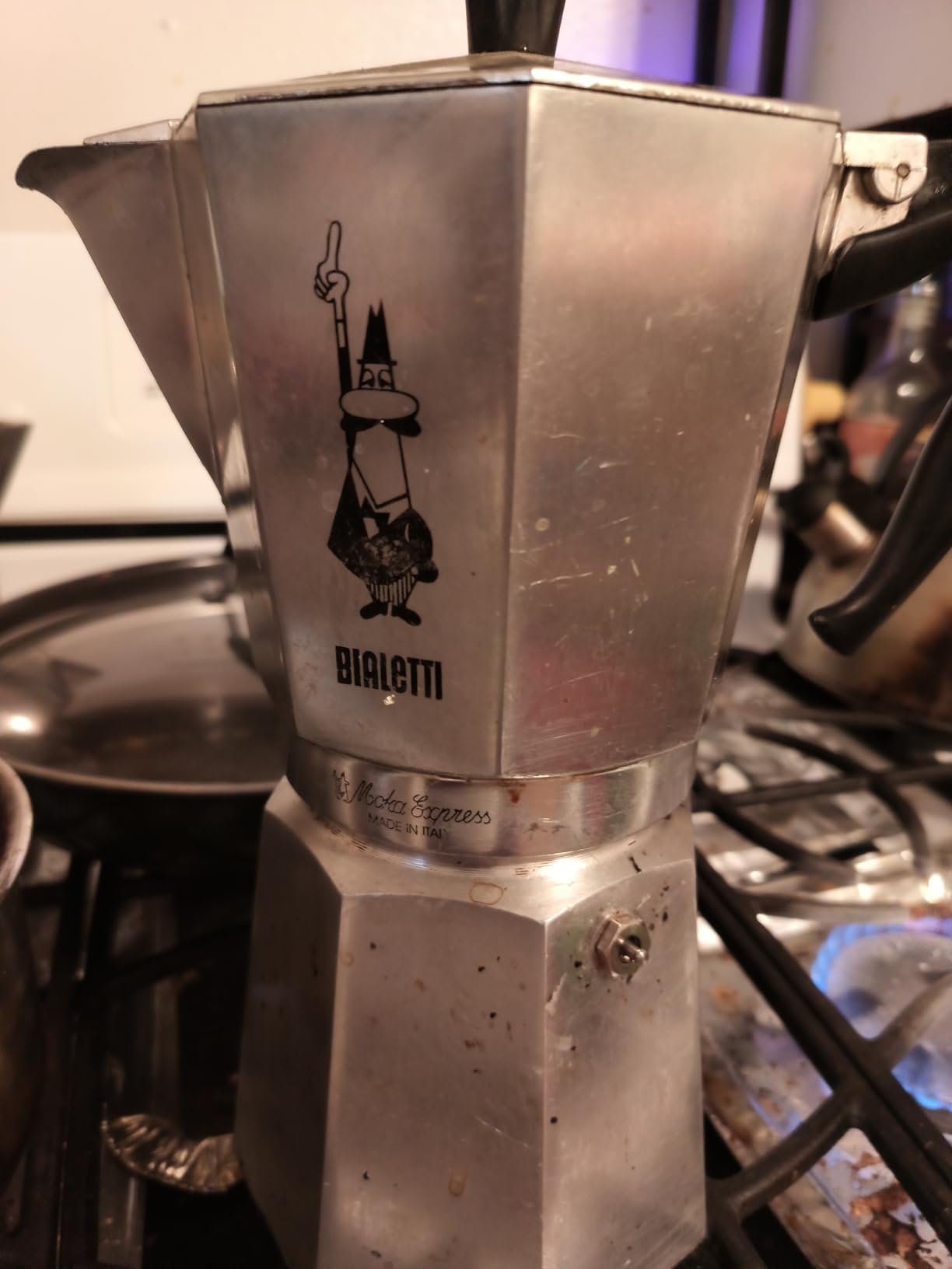 Bialetti Moka Express: Iconic Stovetop Espresso Maker, Makes Real Italian Coffee, Moka Pot 18 Cups (27 Oz - 810 Ml), Aluminium, Silver customer photo 1