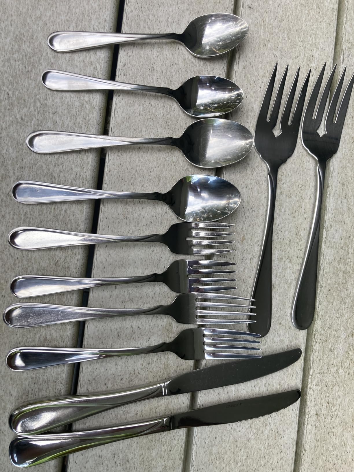 Oneida Silverware Set For 8, Flight 45-Piece Everyday Flatware Set with Serving Utensils, Service For 8, 18/0 Stainless Steel, Dishwasher Safe customer photo 2