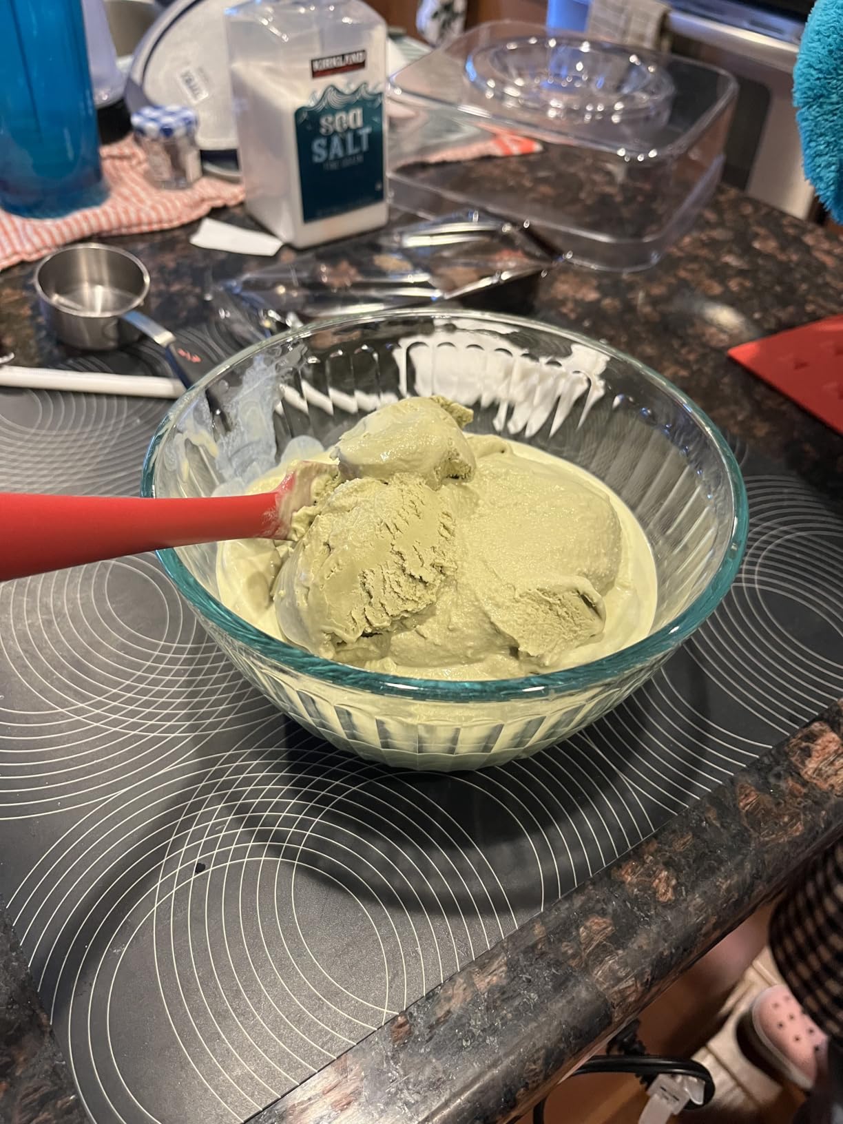Cuisinart Ice Cream Maker Machine, 2-Quart Ice Cream, Sorbet and Frozen Yogurt Machine, Fully Automatic Double-Insulated Freezer Bowl Makes Frozen Desserts in Under 30 Minutes, ICE30BCP1, Silver customer photo 1