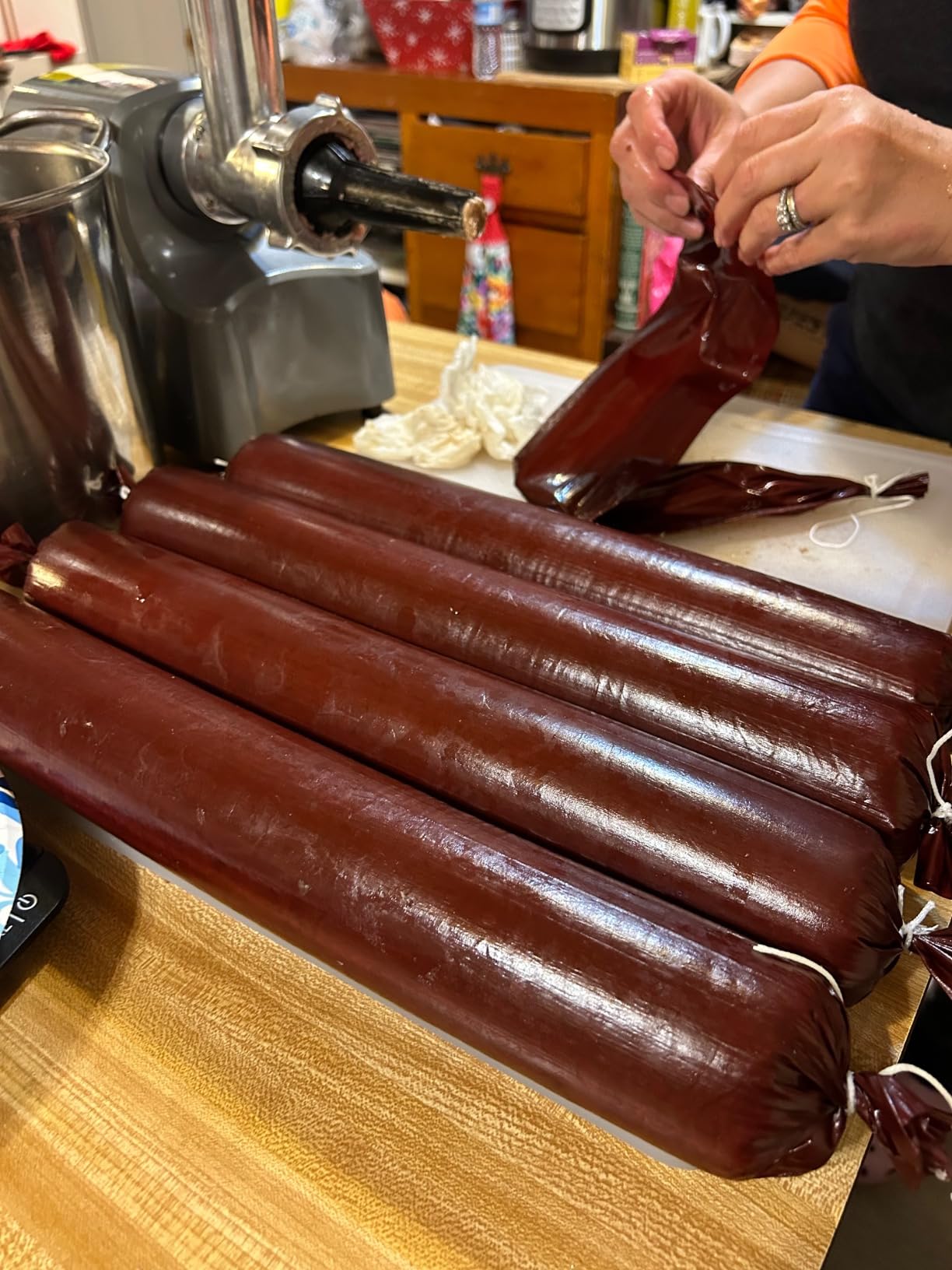 Hi Mountain Summer Sausage Seasoning Kit | ORIGINAL BLEND | Includes 10 Fibrous Casings, Seasoning, Cure, & Directions | Ideal for Beef, Pork, Venison, Deer & Wild Game | Makes up to 30 lbs customer photo 2
