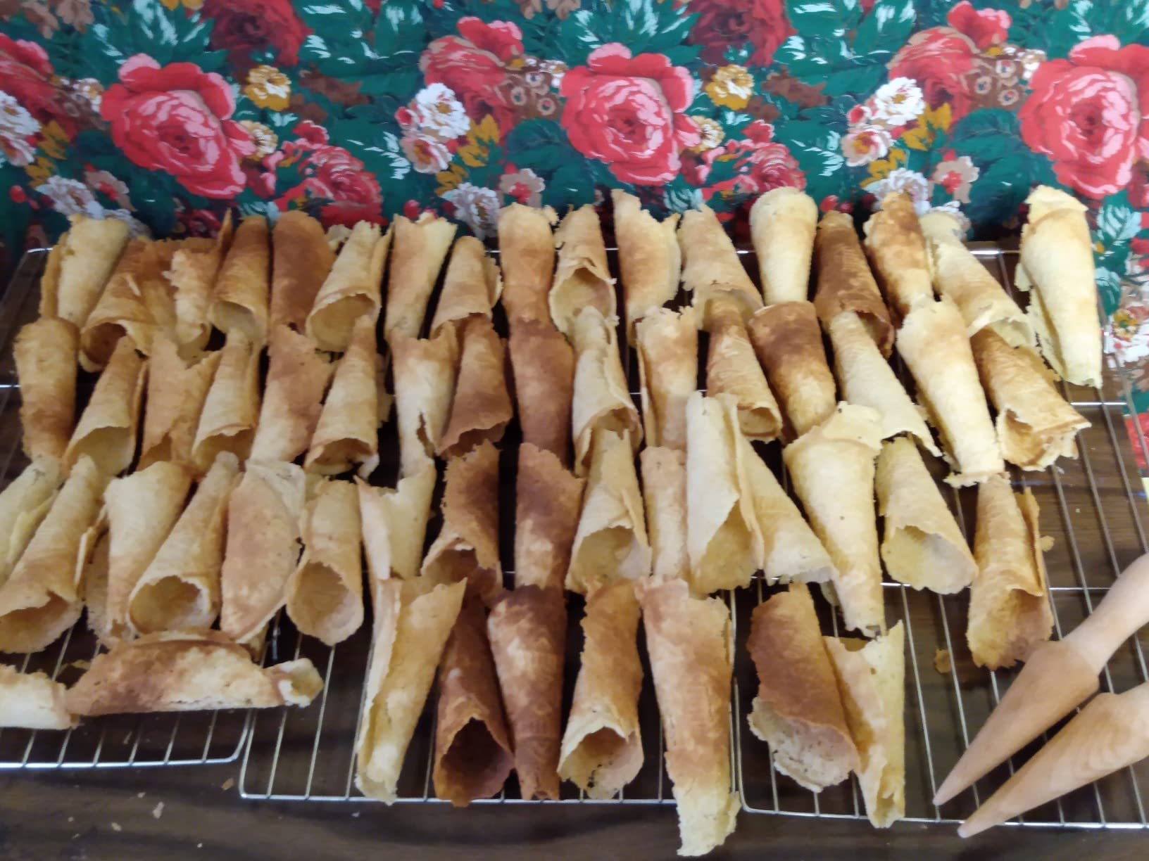CucinaPro Krumkake Baker By Cucina Pro - 100% Non Stick, Makes Two Krumkake Pizzelle-Like Cookies, Great for Cannoli Filling & Cones customer photo 2