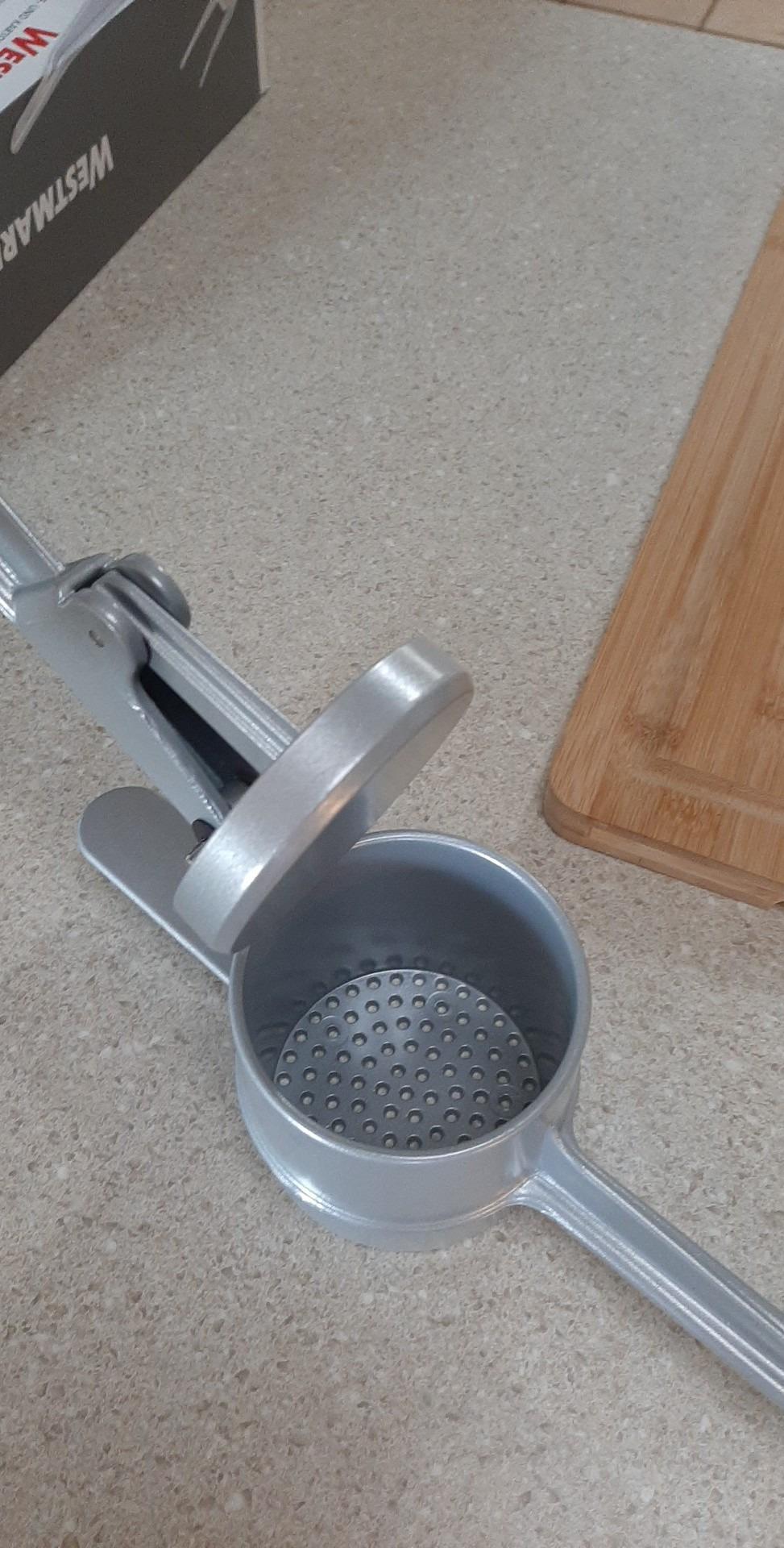 Westmark Spätzle & Potato Ricer - Heavy Duty Potato Ricer for Mashed Potatoes, Traditional German Noodle Press for Thin Spaetzle, Aluminum Cast Spätzle Maker, Silver customer photo 2