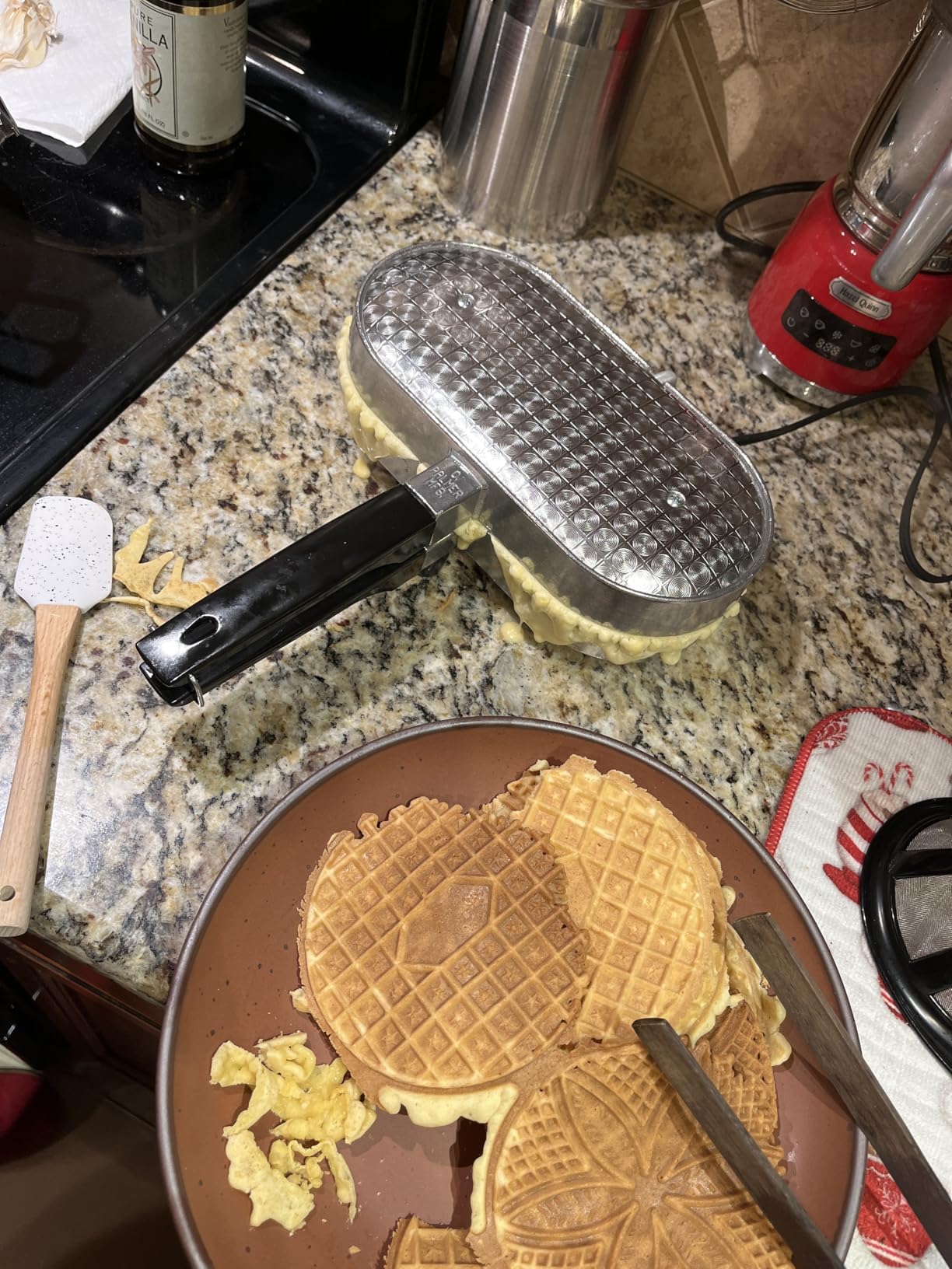C. Palmer Pizzelle Iron Model 1000, 800 Watts Pizelle Maker Electric, American Made Pizzelle Press, Makes Two 5-Inch Authentic Pizelles, Pizelle Cookie Press, Unique Housewarming Gifts for Her customer photo 1