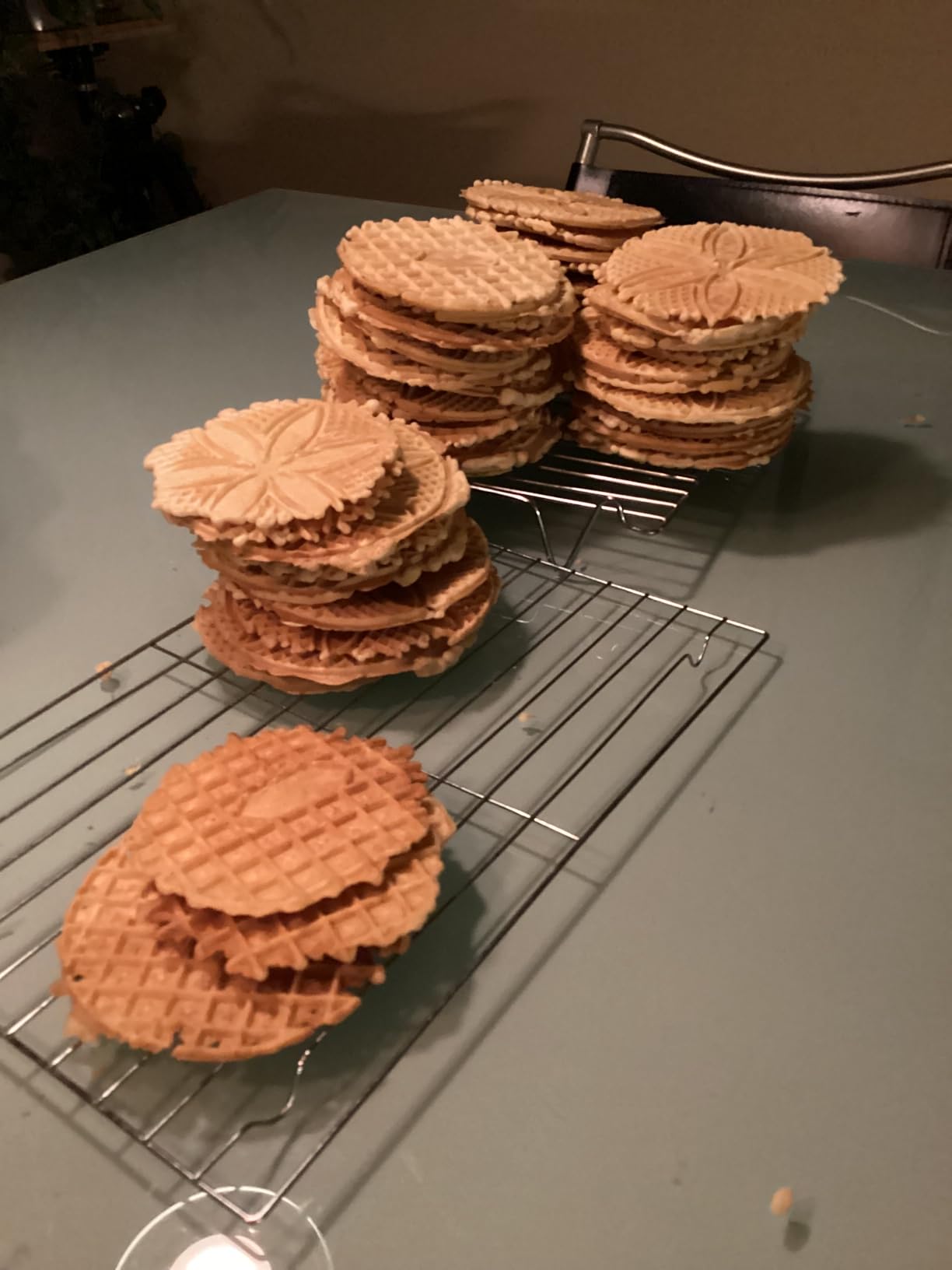C. Palmer Pizzelle Iron Model 1000, 800 Watts Pizelle Maker Electric, American Made Pizzelle Press, Makes Two 5-Inch Authentic Pizelles, Pizelle Cookie Press, Unique Housewarming Gifts for Her customer photo 2