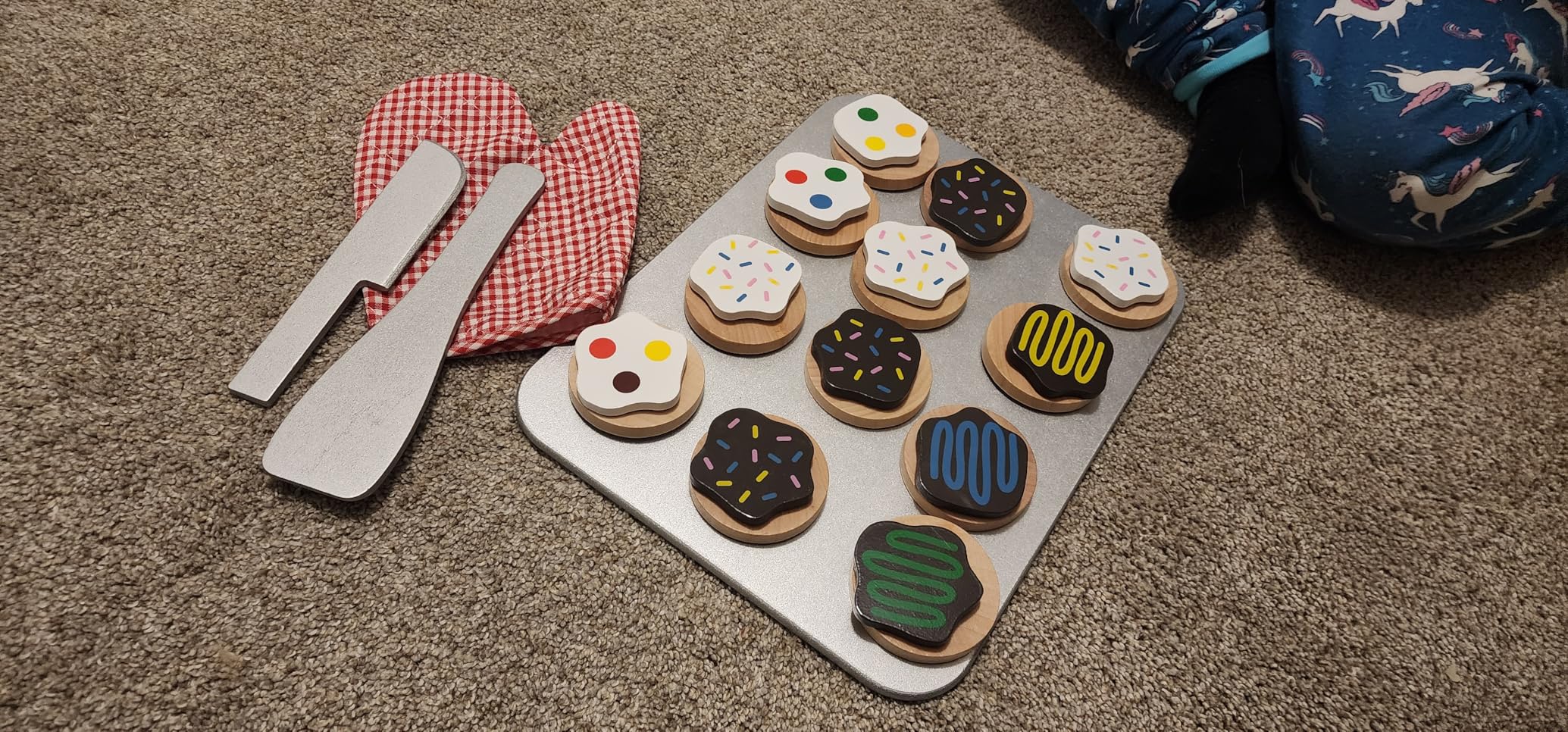 Melissa & Doug Slice and Bake Cookies Wooden Play Food Set with Toppings Pretend Cookies and Baking Sheet, Wooden Play Food Set, Toy Baking for Kids Ages 3+ customer photo 2