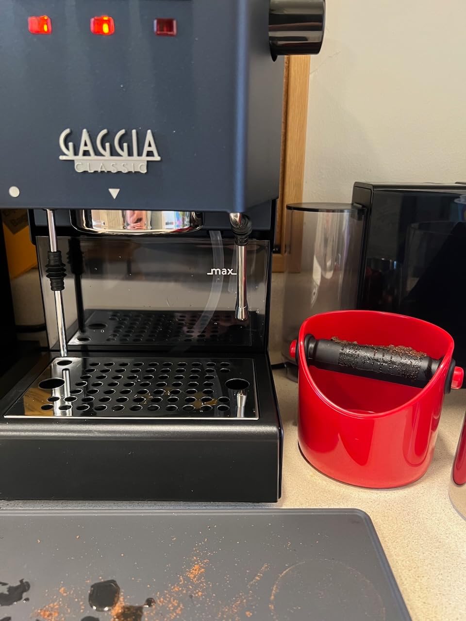 Dreamfarm Grindenstèin Sturdy, Compact, Modern Space-Saving Espresso Coffee Grind Knock Box - Silver customer photo 2