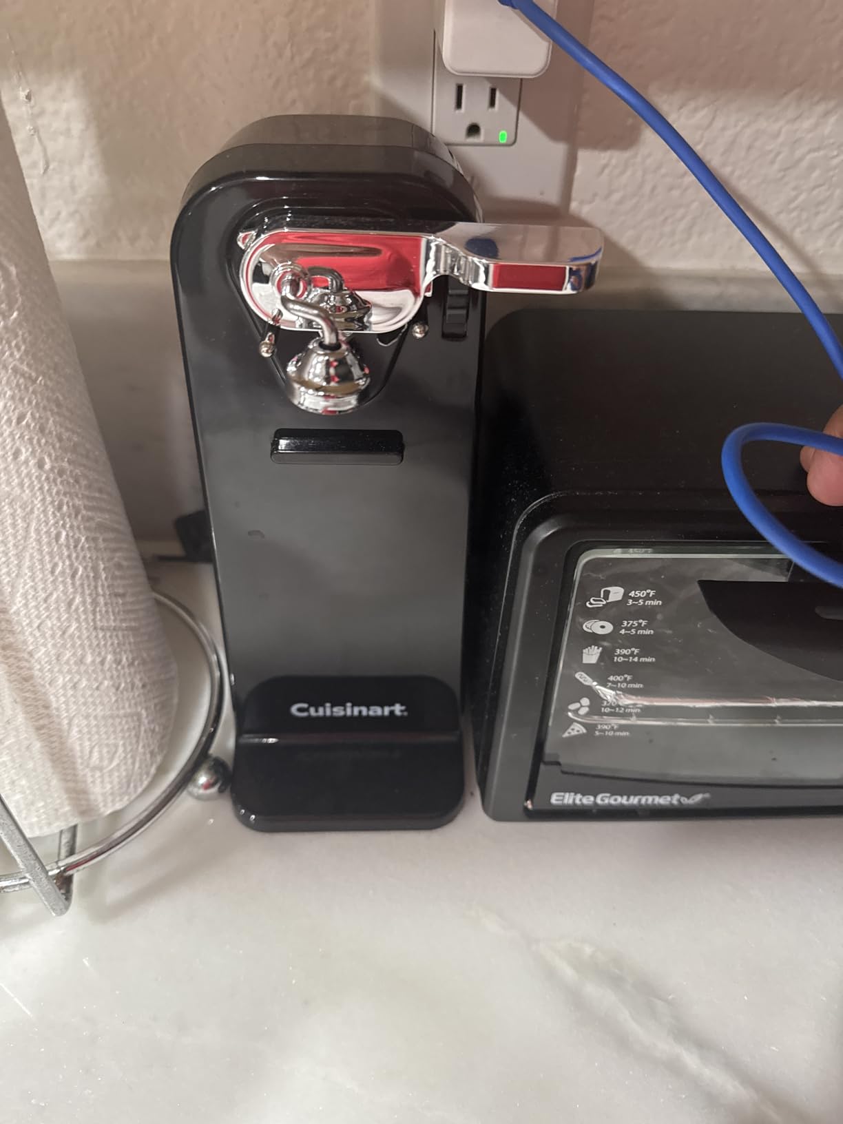 Cuisinart Deluxe Electric Can Opener, Single-Touch Automatic Can Opener, Easy-Clean Detachable Cutting Lever, Nonslip Base, CCO-50BKN, Black customer photo 1