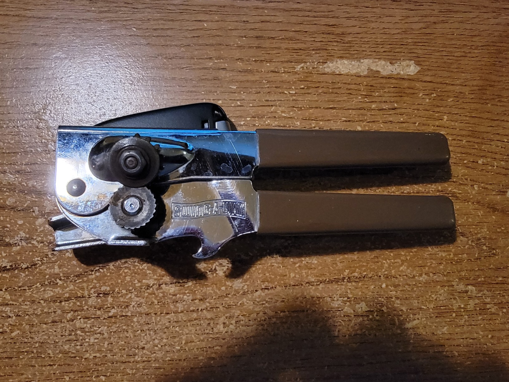 Swing-A-Way Portable Can Opener, Features an Ergonimic Handle for Optimal Comfort, and Built-in Bottle Opener for a 2-in-1 Tool, Durable Cutting Wheel, Black customer photo 1