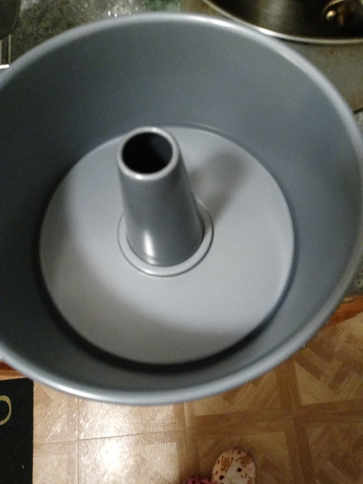 Fox Run Non-Stick Angel Food Cake Pan With Removable Bottom, 10 x 10 x 4.5 inches, Metallic customer photo 1
