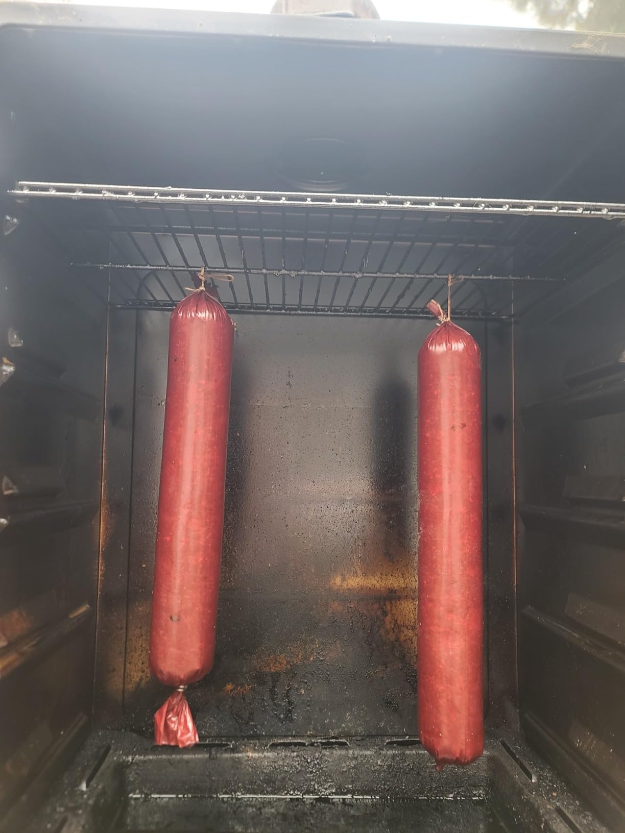 LEM Products Mahogany Fibrous Casings, 2 ½ Inches x 20 Inches, Non-Edible Sausage Casings, Stuffs Approximately 3 Pounds Per Casing, Great for Summer Sausage, Pepperoni, and Salami, 25 Count Pack customer photo 1