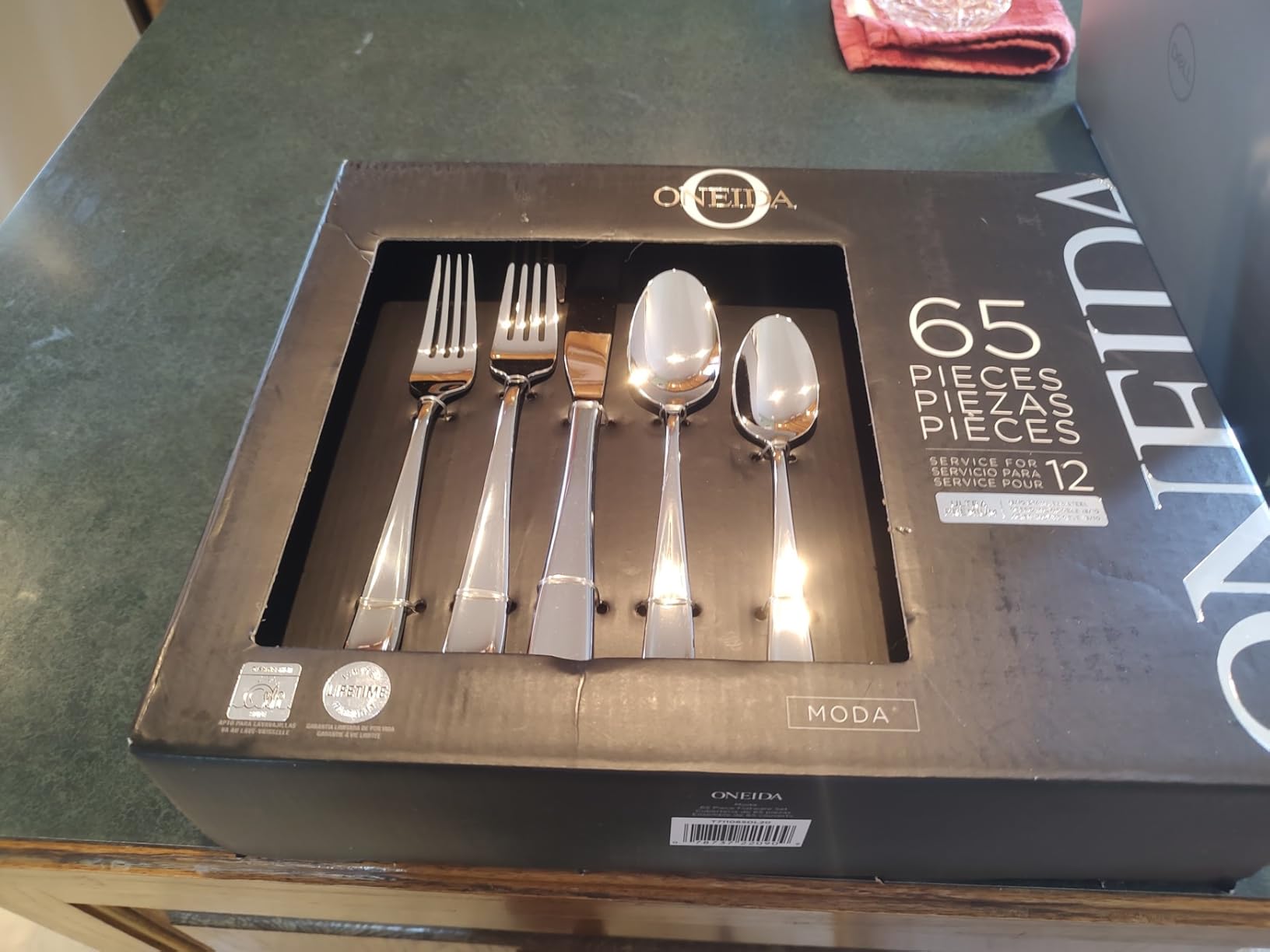 Oneida Silverware Set For 12, Moda 65-Piece Fine Flatware Set with Serving Utensils, Service For 12, 18/10 Stainless Steel, Dishwasher Safe customer photo 1