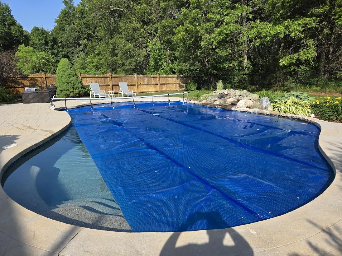 Blue Wave 16-ft x 32-ft Rectangular Pool Solar Blanket - 12-mil Solar Pool Cover with Thermal Bubbles to Retain Heat and Reduce Evaporation - Fade Resistant Pool Solar Cover for Inground Pool - Blue customer photo 1