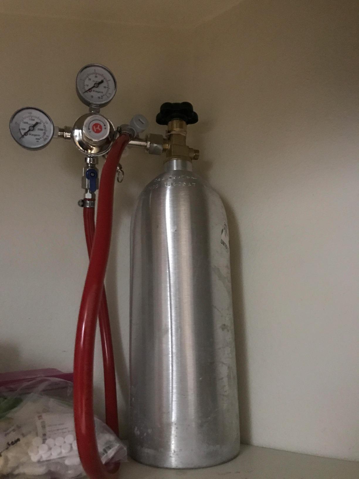 Kegco KC LH-542 Premium Pro Series Dual Gauge Co2 Draft Beer Regulator, Chrome customer photo 2