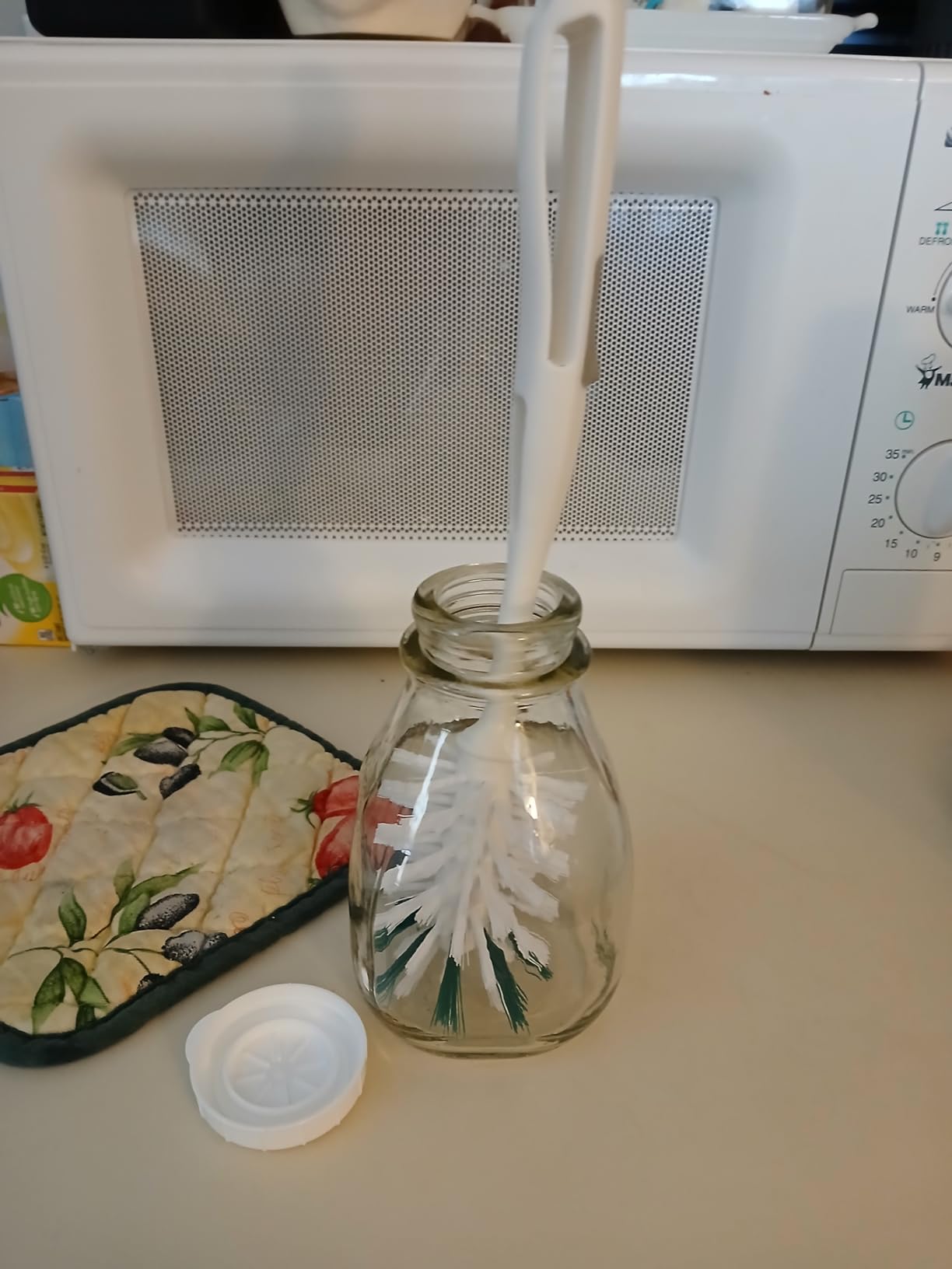 Scotch-Brite Glass and Water Bottle Brush, Long-Lasting, Safe on Glassware, Shaker Bottles, Food Processors, & More, Non-slip handle, Durable, Reusable, Clean in Top Rack of Your Dishwasher customer photo 2
