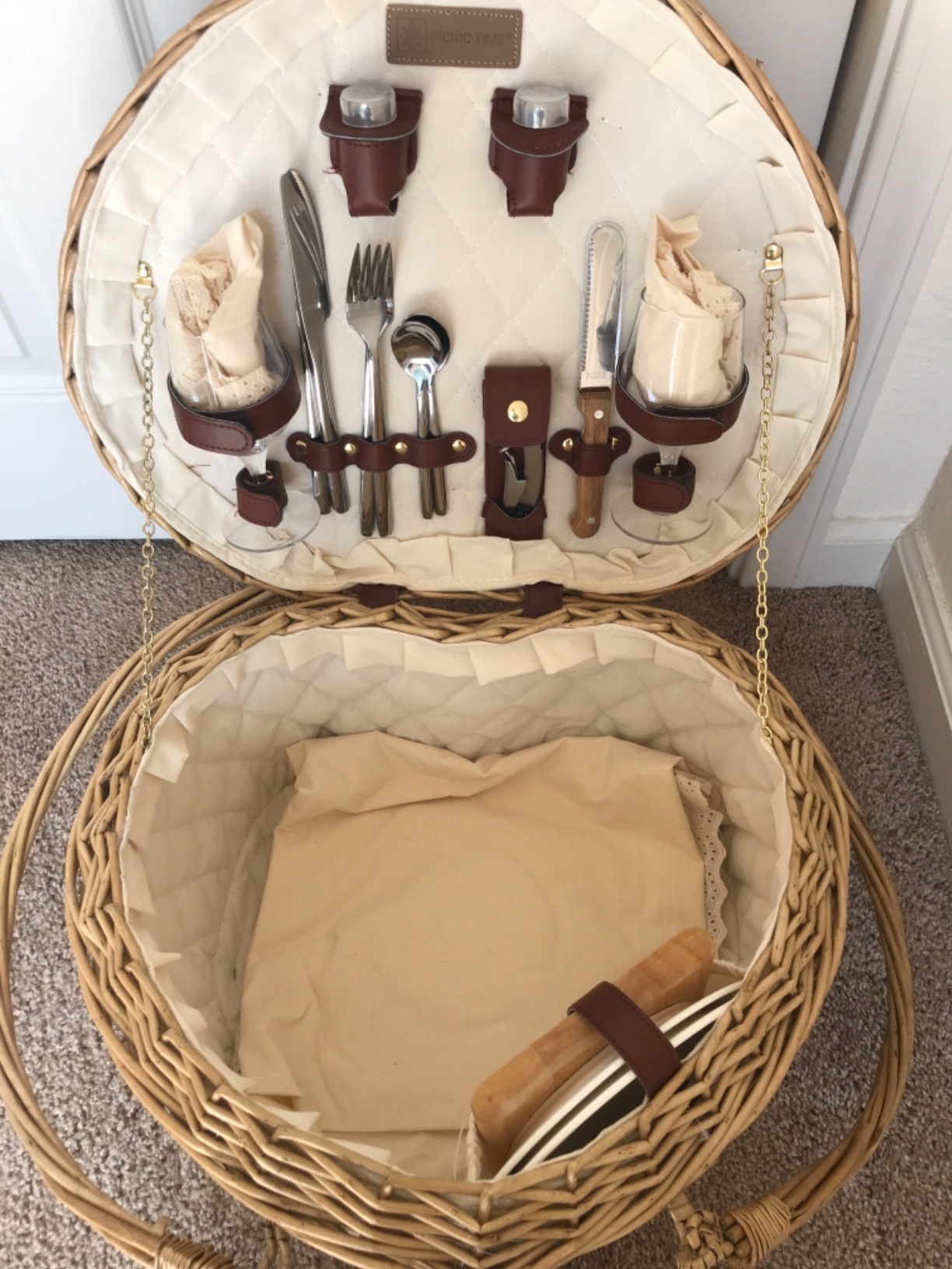 PICNIC TIME Heart Picnic Basket for 2, Wicker Basket with Handle, Complete Deluxe Service for Two, Handwoven and Sturdy Willow Constructed with Fully-lined interior and Accessories, (Antique White) customer photo 2