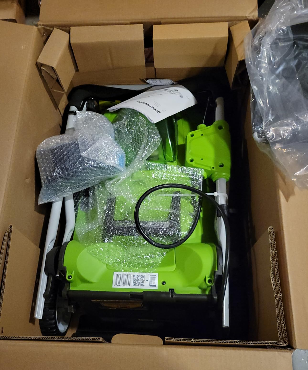 Greenworks 40V 16 Inch Push Cordless Lawn Mower, 4.0Ah Battery (1/3 Acre, Push Button Start, Compatible with 75+ Tools) customer photo 1