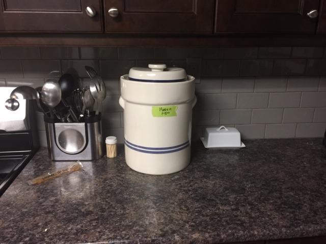 XWDSKJE Ohio Stoneware 3-Gallon Fermentation Crock Complete Kit customer photo 1