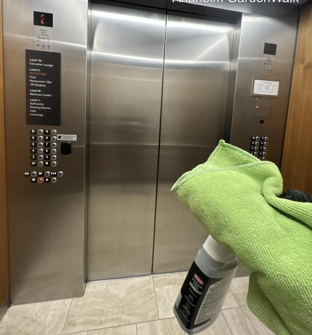Weiman Stainless Steel Cleaner & Polish, 2 Pack, Anti Fingerprint Spray Stainless Steel Cloth, Water Spots & Grease, No Streaks or Residue, Safe for Metal Polish, Chrome, Appliances, Sinks & Grills customer photo 1