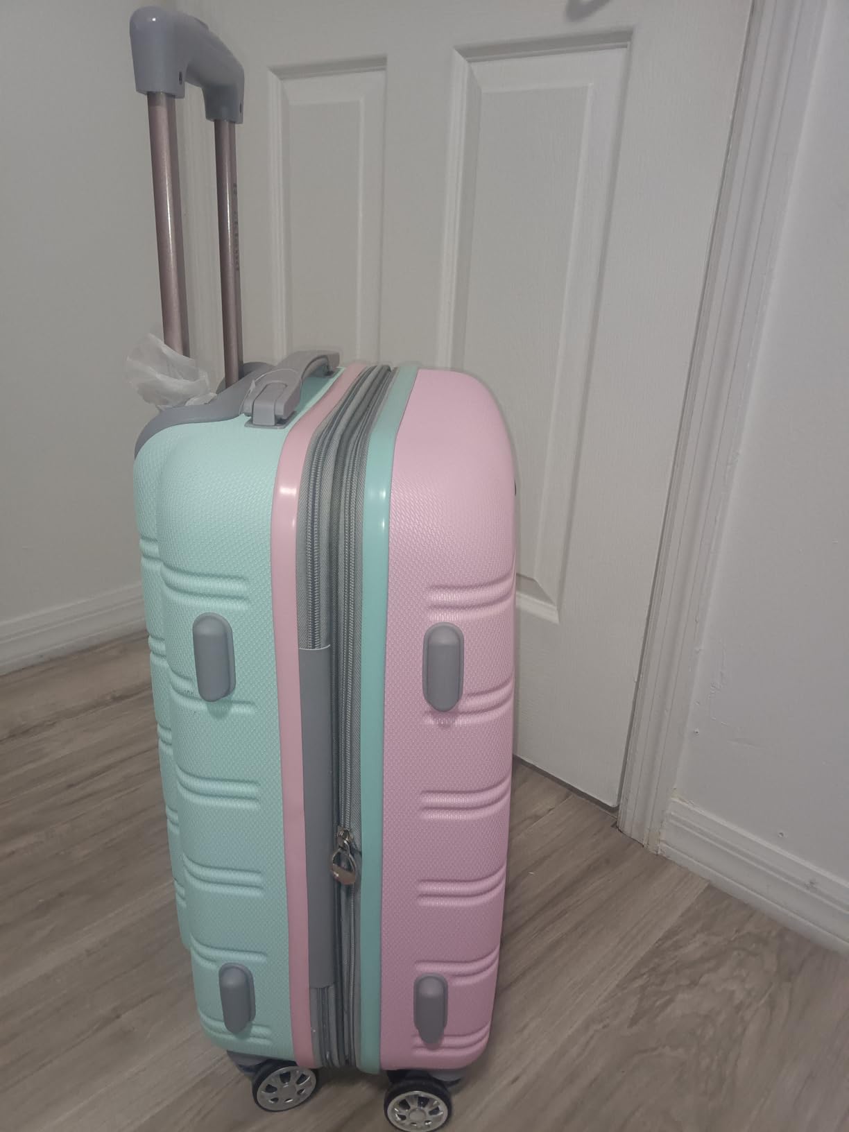Rockland Melbourne Hardside Expandable Spinner Wheel Luggage, Magenta, Carry-On 20-Inch customer photo 1