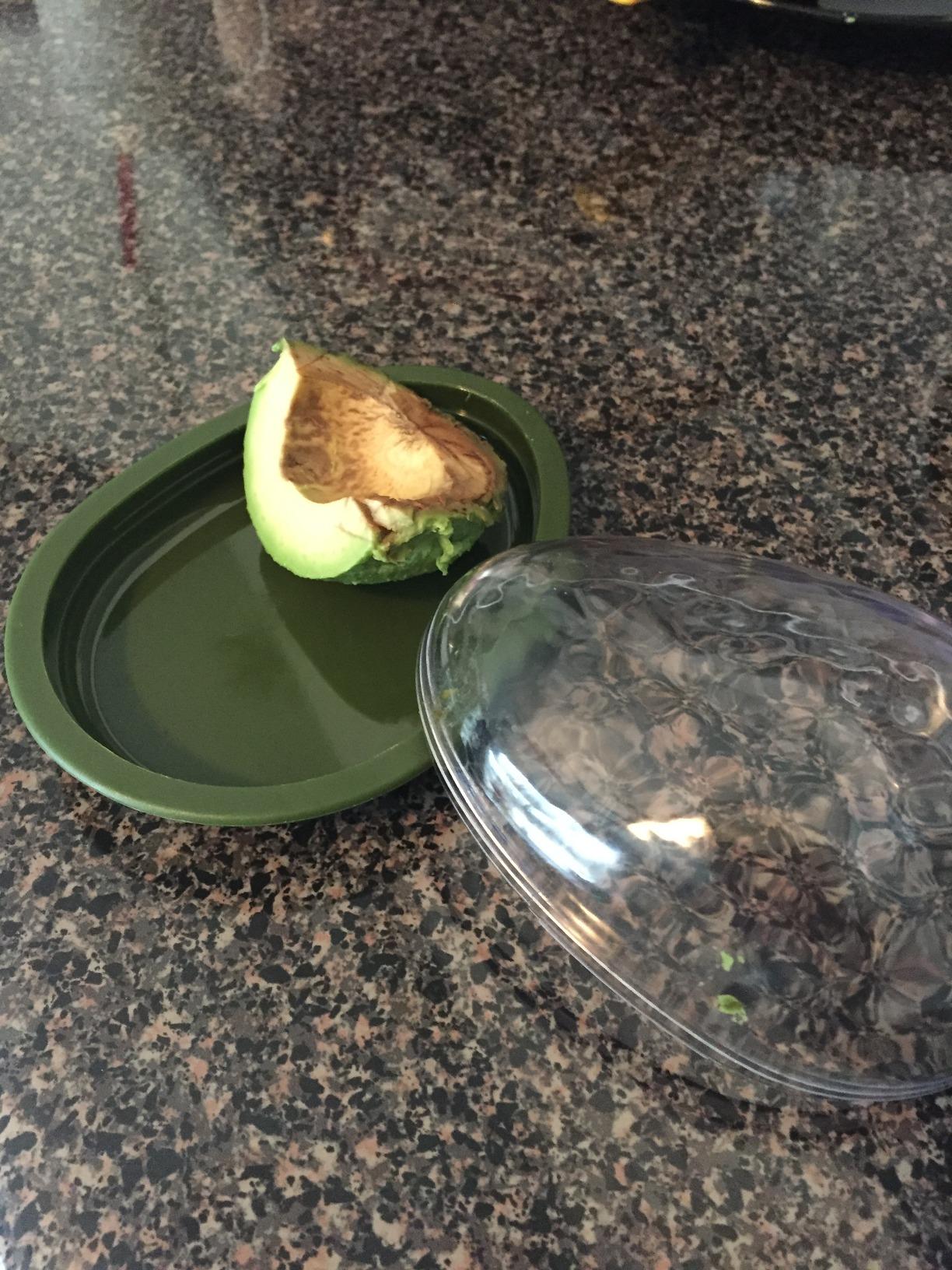 Joie Fresh Pod Avocado Storage Container with Clear Snap-On Lid, Keeps Leftover Half Flavorful and Firm in Fridge, Reusable Kitchen Gadget, BPA Free, Dishwasher Safe customer photo 2