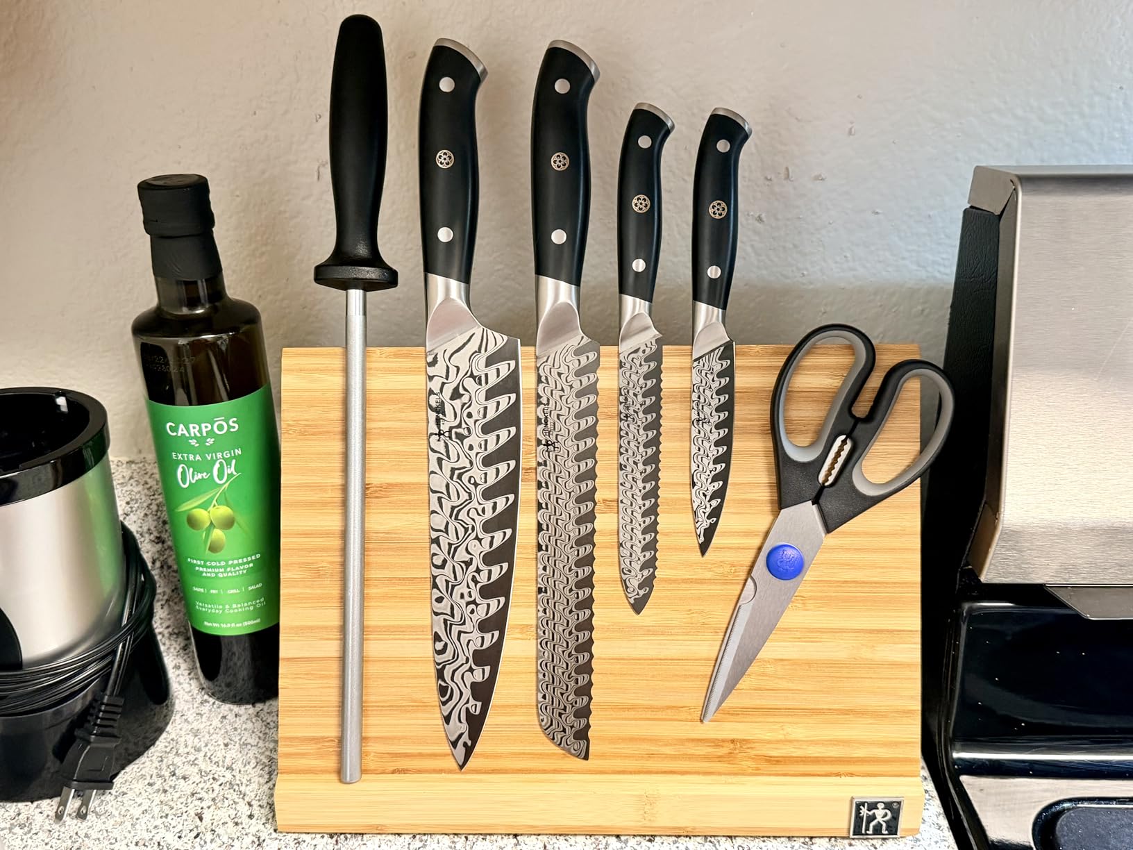 HENCKELS Statement Razor-Sharp 8-inch Bread Knife, Cake Knife, German Engineered Informed by 100+ Years of Mastery, Black customer photo 2
