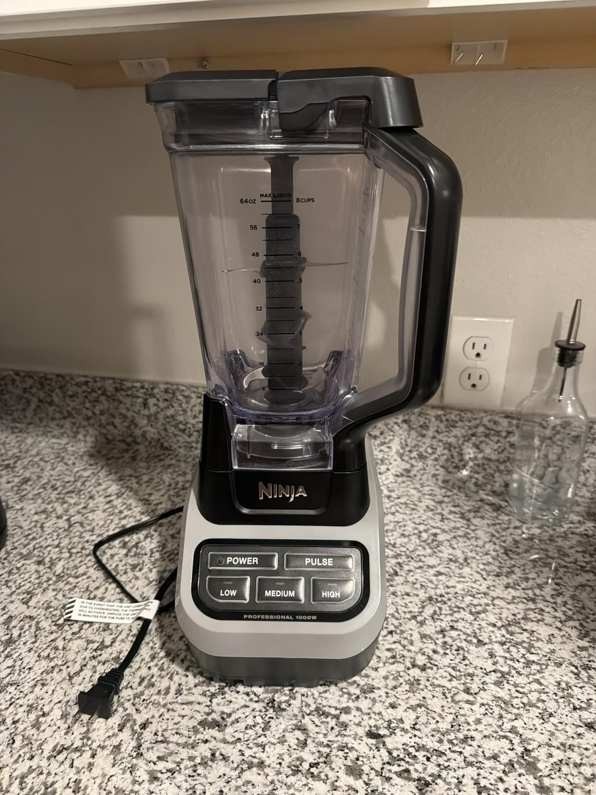 Ninja Professional Blender | Smoothie Blending, Drink Mixer, Grinder, Ice Crusher, Frozen Fruit Blending | 1000W Power, Total Crushing Technology, XL 72-oz. Pitcher | Black & Grey | BL610 customer photo 1