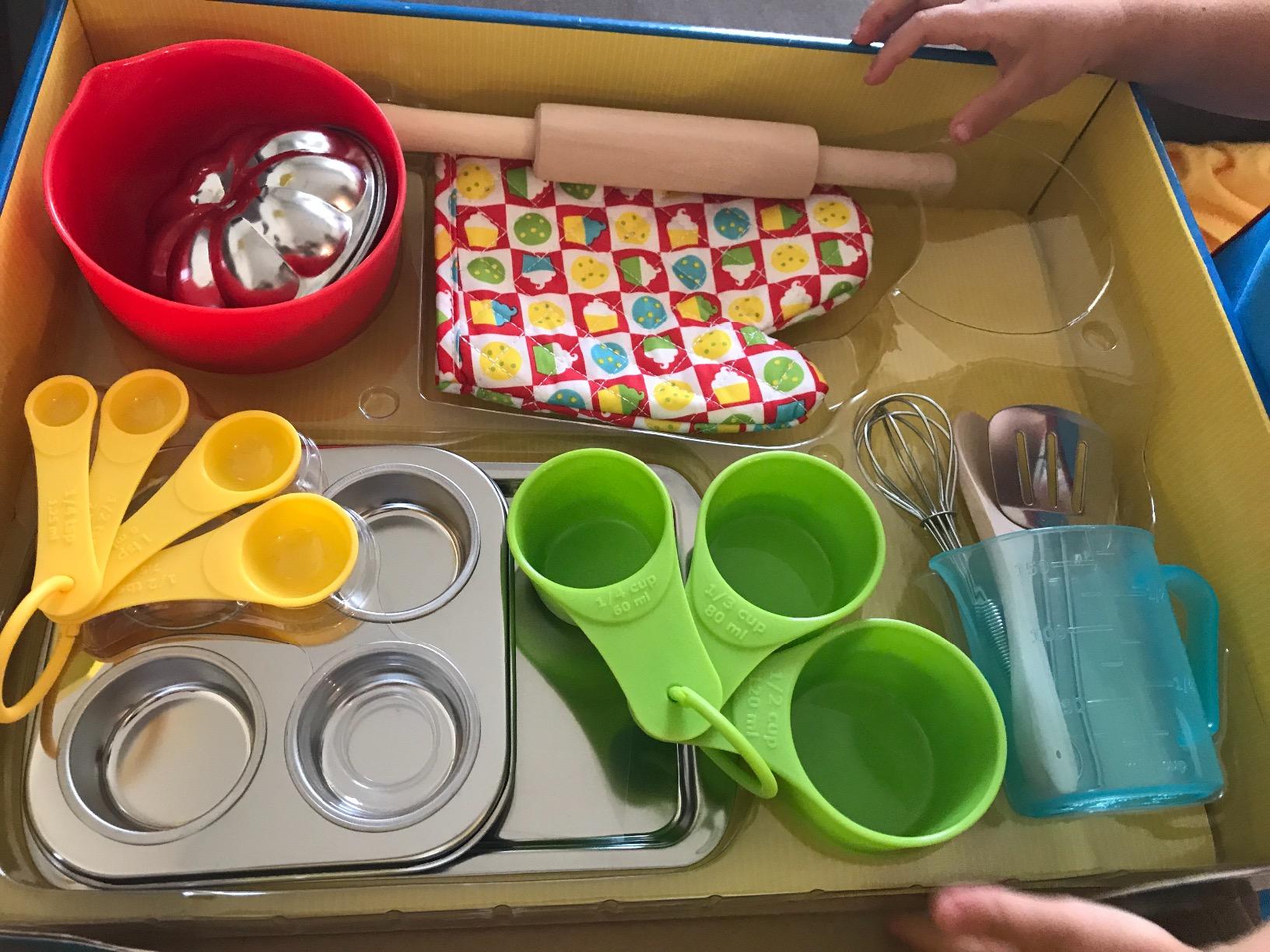 Melissa & Doug Baking Play Set (20 pcs) - Play Kitchen Accessories customer photo 1