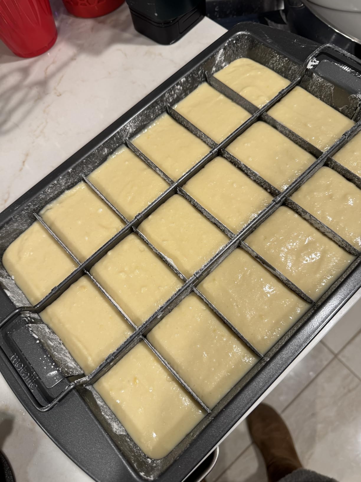 Chicago Metallic Professional Slice Solutions Brownie Pan, 9-Inch-by-13-Inch - , Dark Gray customer photo 2