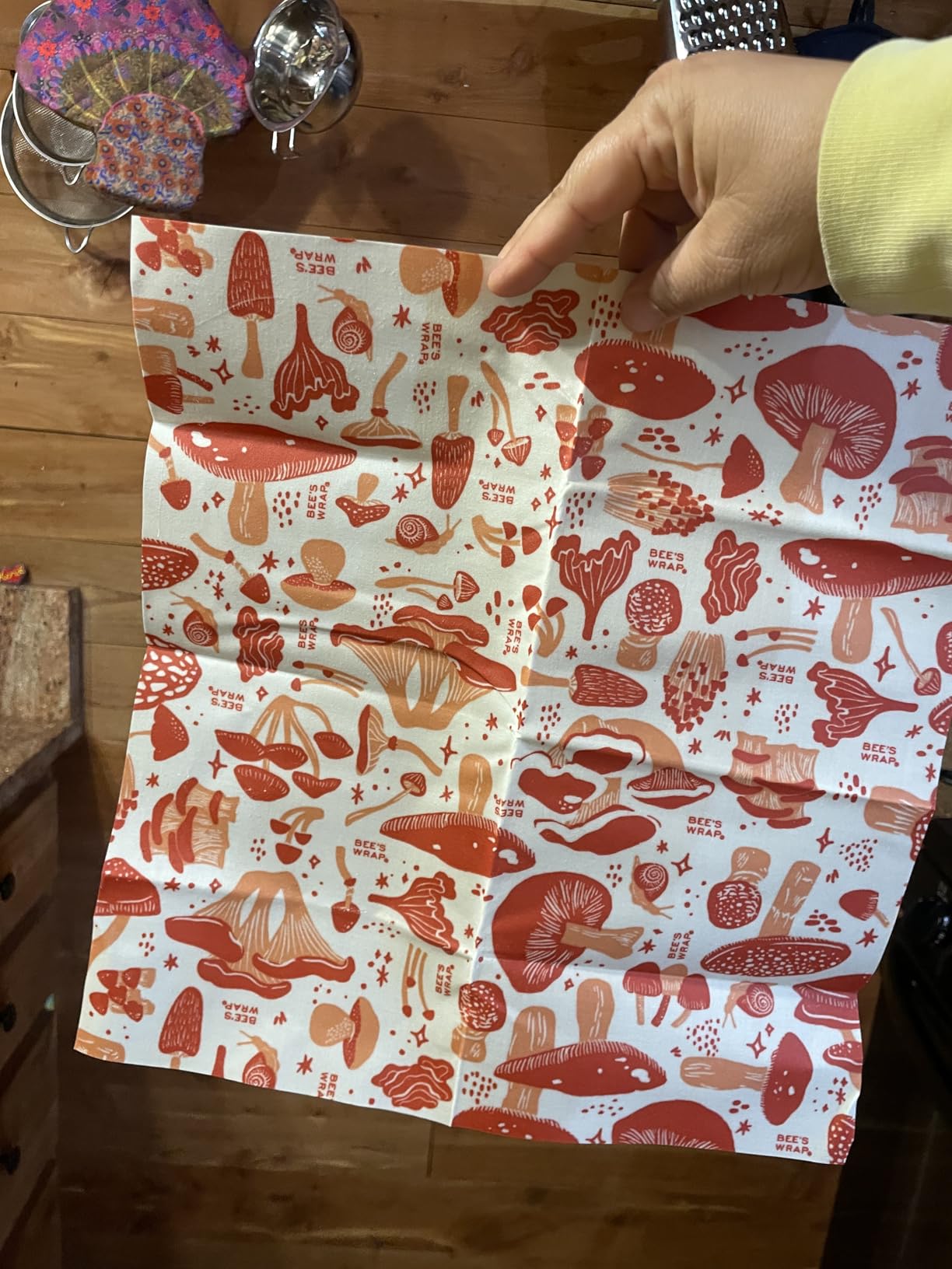 Bee's Wrap Beeswax Wraps for Food - 3 Pack of Assorted Beeswax Wraps - Small, Medium & Large Wrap - Plastic Free Made in USA Reusable Natural Food Wrap - Honeycomb Print customer photo 1