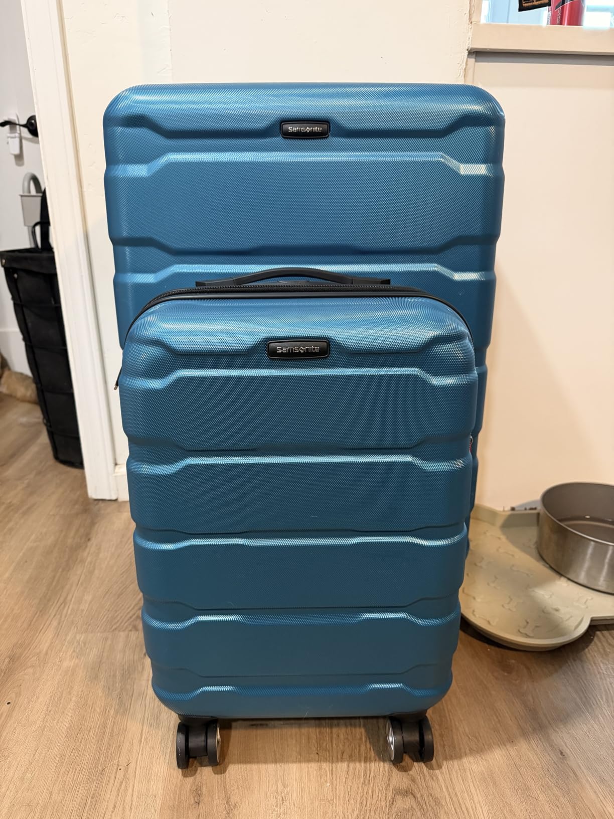 Samsonite Omni PC Hardside Expandable Luggage with Spinner Wheels, Caribbean Blue, Checked-Medium 24-Inch customer photo 1