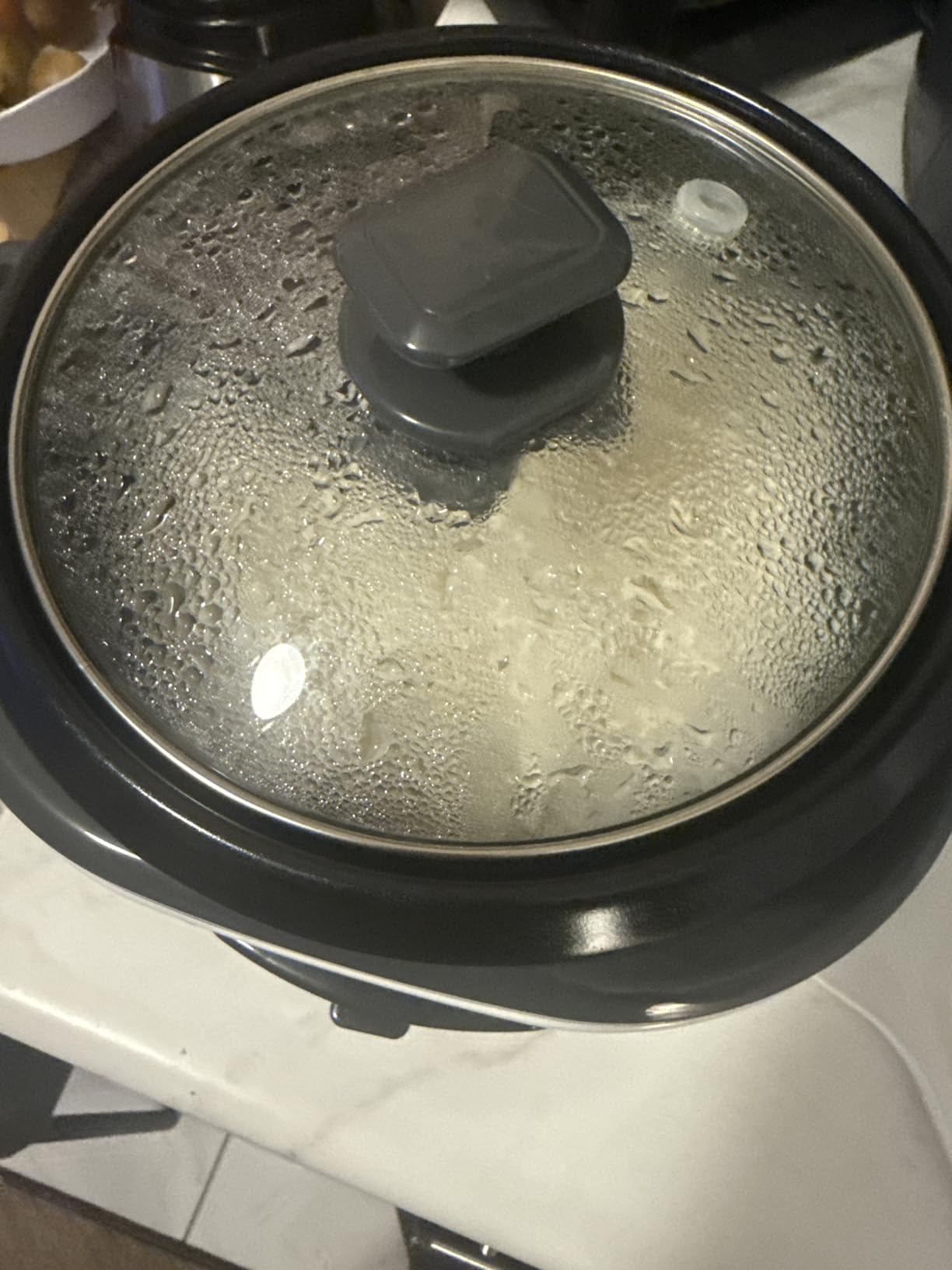 BLACK+DECKER Rice Cooker 6-Cup (Cooked) with Steaming Basket, Removable Non-Stick Bowl, White customer photo 1