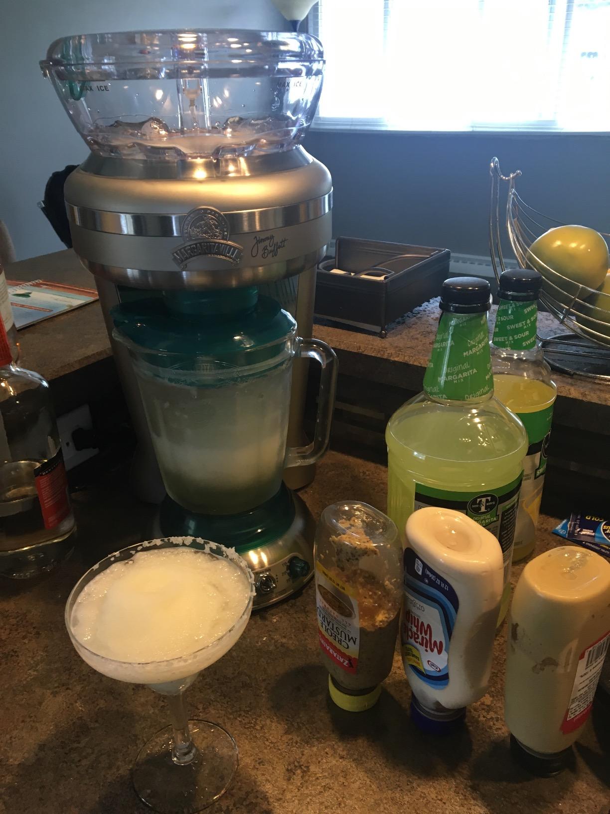 Margaritaville Jimmy Buffet Signature Edition Frozen Concoction Maker, DM1946 customer photo 1