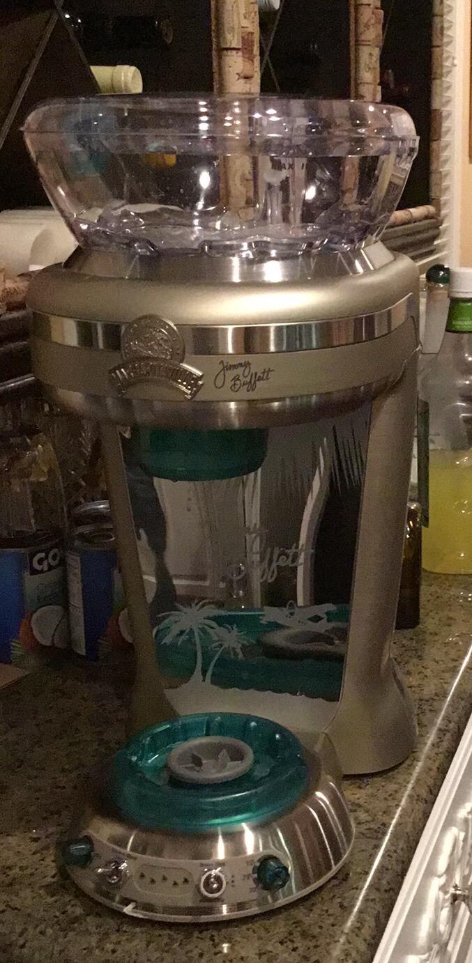Margaritaville Jimmy Buffet Signature Edition Frozen Concoction Maker, DM1946 customer photo 2