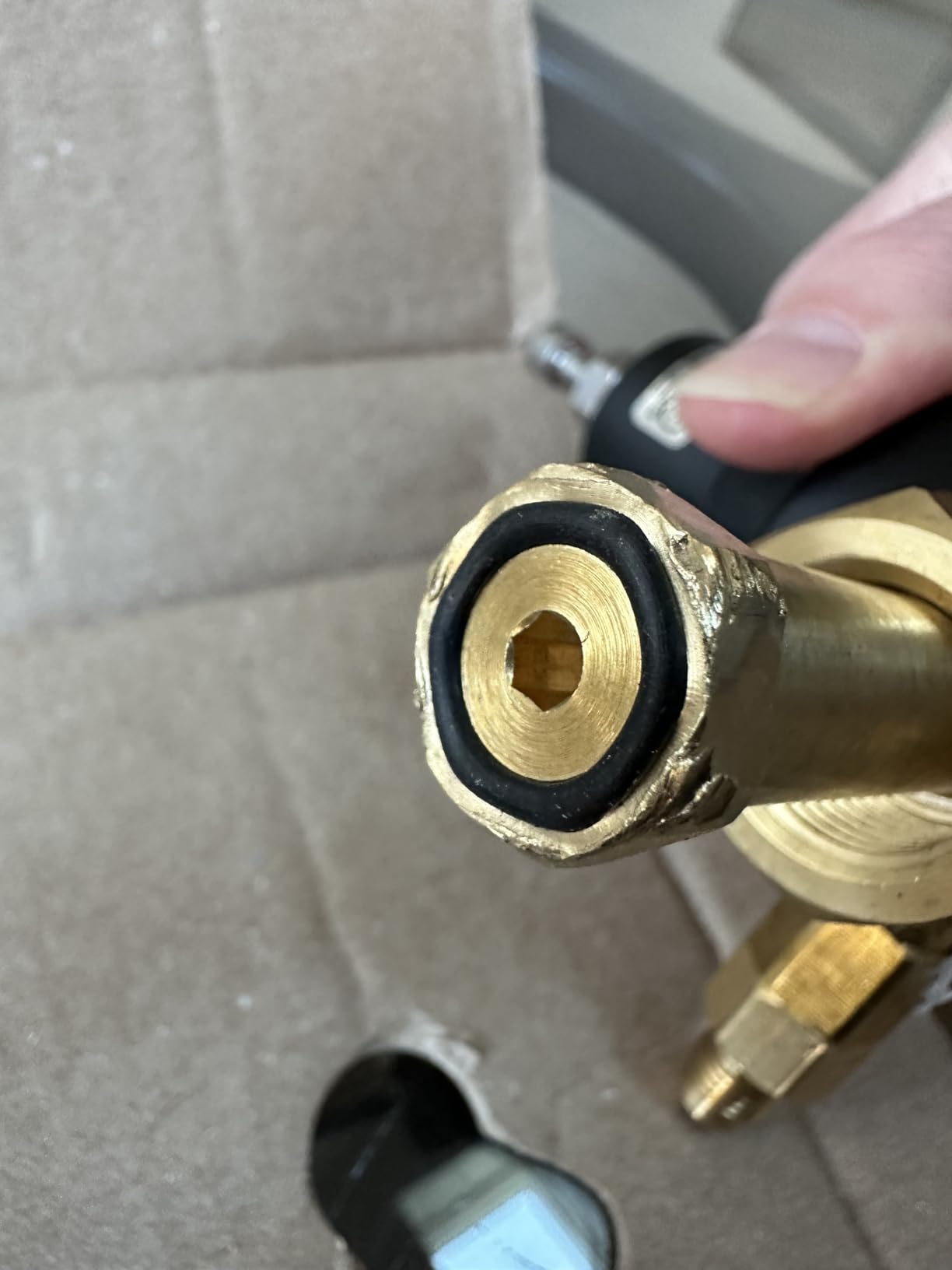 Taprite 3741 Dual Gauge Beer Wine Soda Tank Mount Primary Co2 Pressure Regulator customer photo 1