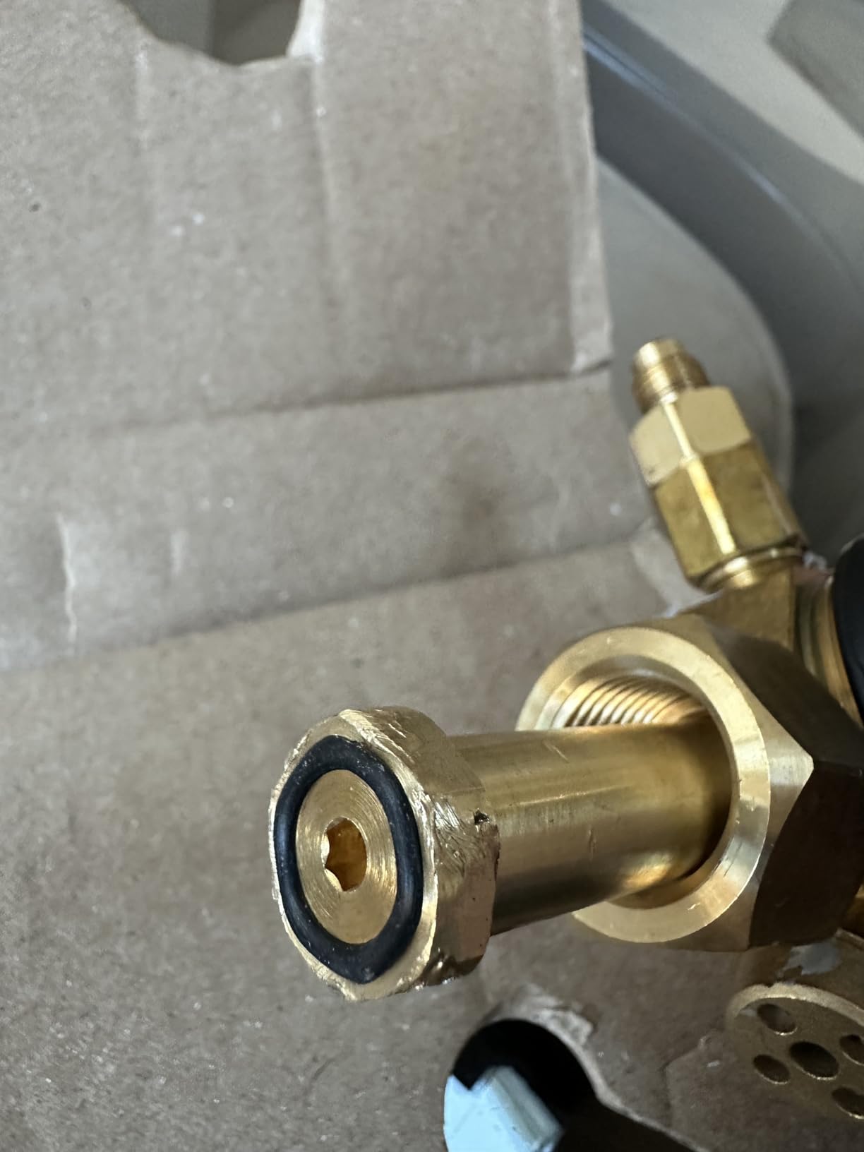 Taprite 3741 Dual Gauge Beer Wine Soda Tank Mount Primary Co2 Pressure Regulator customer photo 2