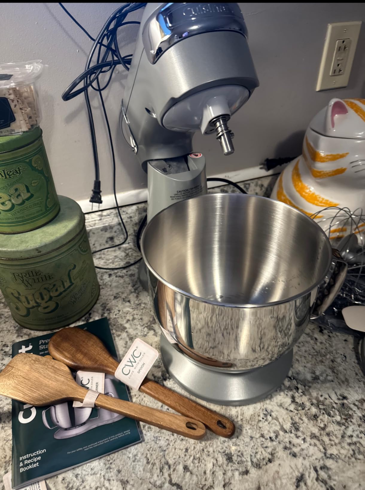 Cuisinart Stand Mixer, 12 Speeds, 5.5-Quart Mixing Bowl, Chef's Whisk, Flat Mixing Paddle, Dough Hook, and Splash Guard with Pour Spout, Silver Lining, SM-50BCNAS, Silver Lining customer photo 2