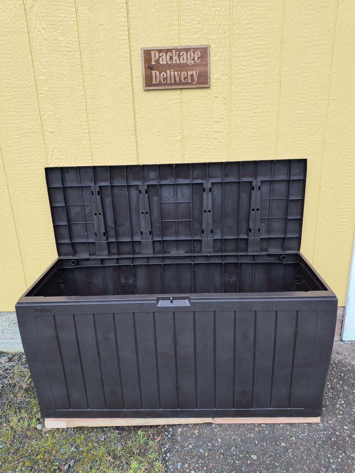 Keter Marvel Plus 71 Gallon Resin Outdoor Storage Box for Patio Furniture Cushions, Throw Pillows, Garden Tools and Pool Floats, Brown customer photo 1