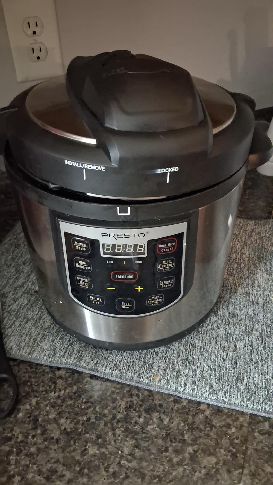 Presto 02141 6-Quart Electric Pressure Cooker, Black, Silver, Stainless steel customer photo 1