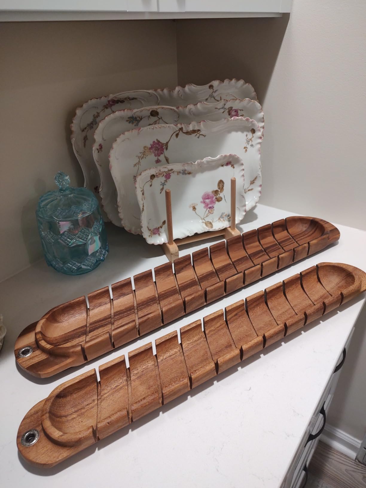 Ironwood Gourmet Bread Cutting Board, 9.75 x 15 x 0.75 inches, Sweep Off Baguette Board customer photo 1