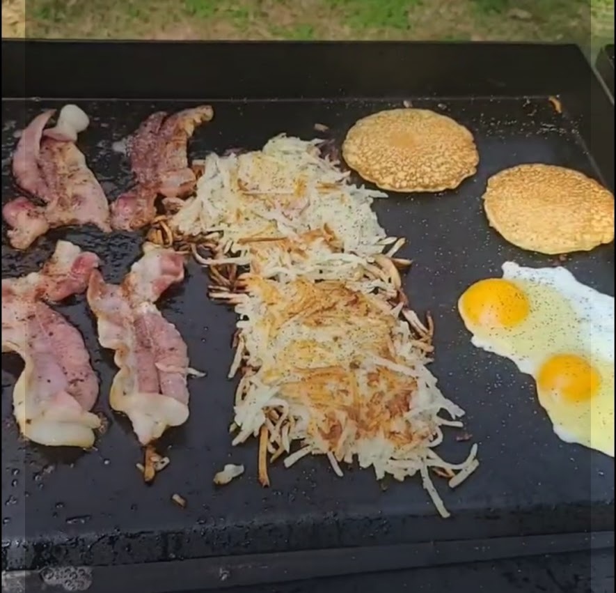 Royal Gourmet GD401C 4-Burner Propane Gas Grill and Griddle Combo with Cover, Griddle Grill Combo with 48,000 BTUs Output for Outdoor Cooking While Camping or Tailgating, Black & Silver customer photo 2