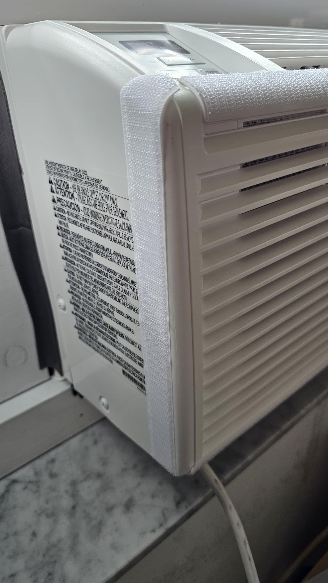 LG 6,000 BTU Window Air Conditioner, 115V, Cools 250 Sq.Ft. for Bedroom, Den, Living Room, Quiet Operation, with Remote, 2 Cooling & Fan Speeds, 2-Way Air Deflection, Auto Restart, White customer photo 1