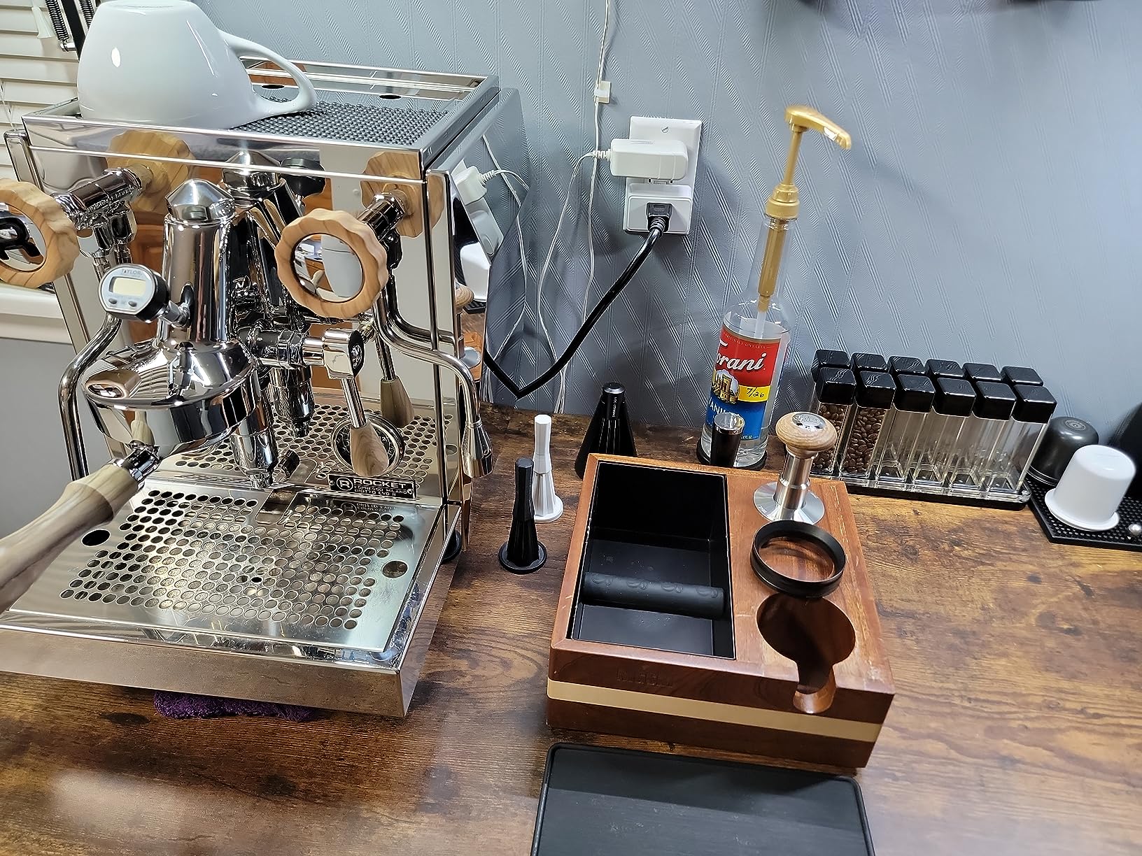 The Force Tamper Automatic Impact Coffee Tamper Adjustable Const Pressure and Autoleveling Standard Set Pro customer photo 1