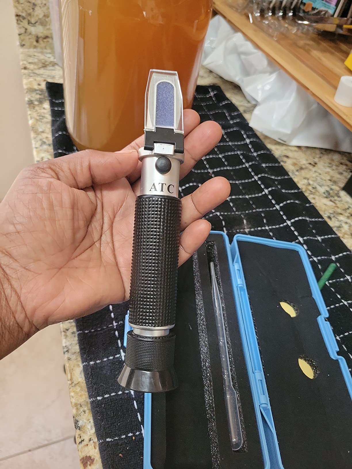 Beer Wort Refractometer,V-Resourcing Brix/Specific Gravity Refractometer for Beer Brewing, Dual Scale(Brix 0-32%, SG Wort 1.000-1.130) customer photo 1
