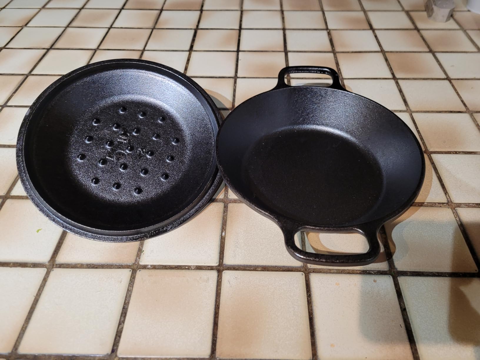 Lodge 12 Inch Pre-Seasoned Cast Iron Skillet - Dual Assist Handles - Use in the Oven, on the Stove, on the Grill, or Over a Campfire - Black customer photo 1